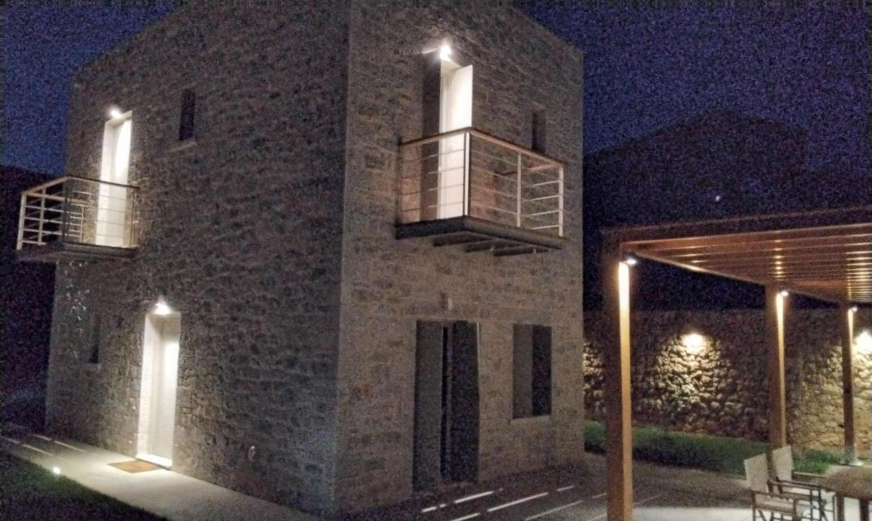 Two-Bedroom Townhouse - Photo 2