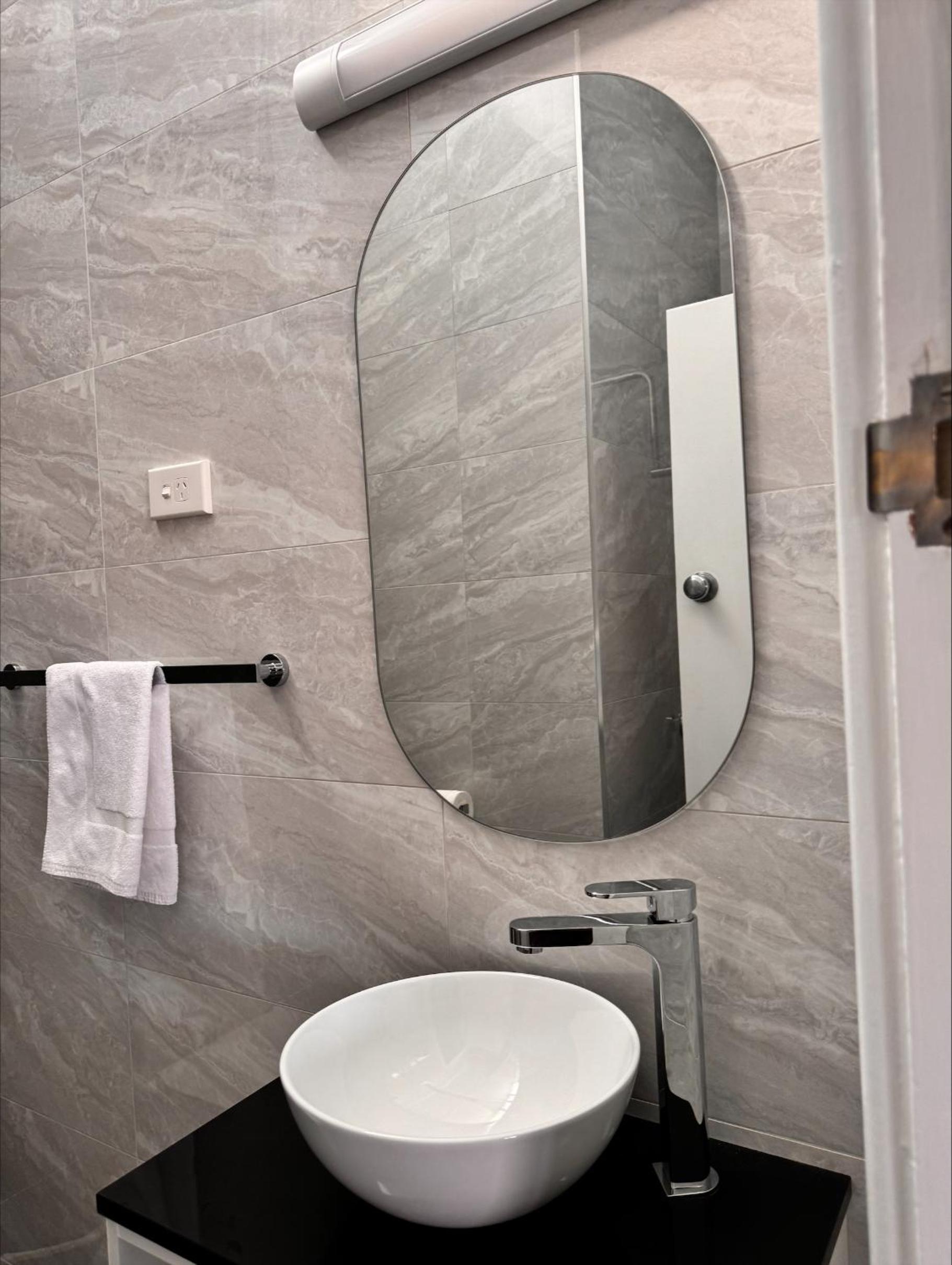 Deluxe King Room - Photo 2