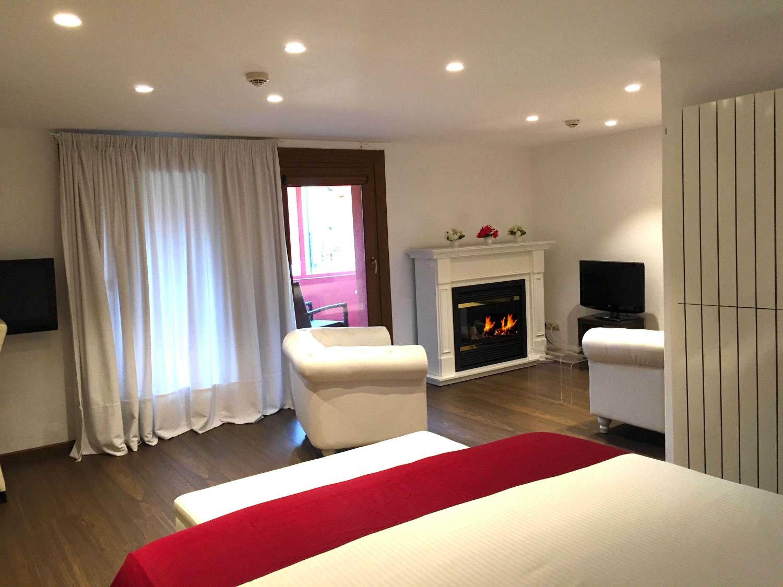 Suite Junior con Chimenea y Acceso al Spa