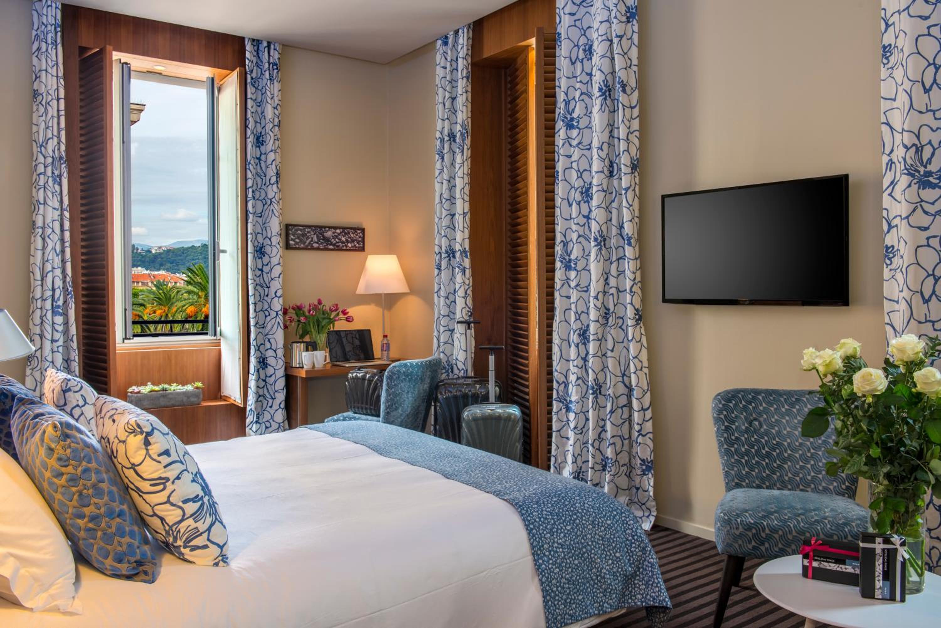 Executive Room - Photo 8
