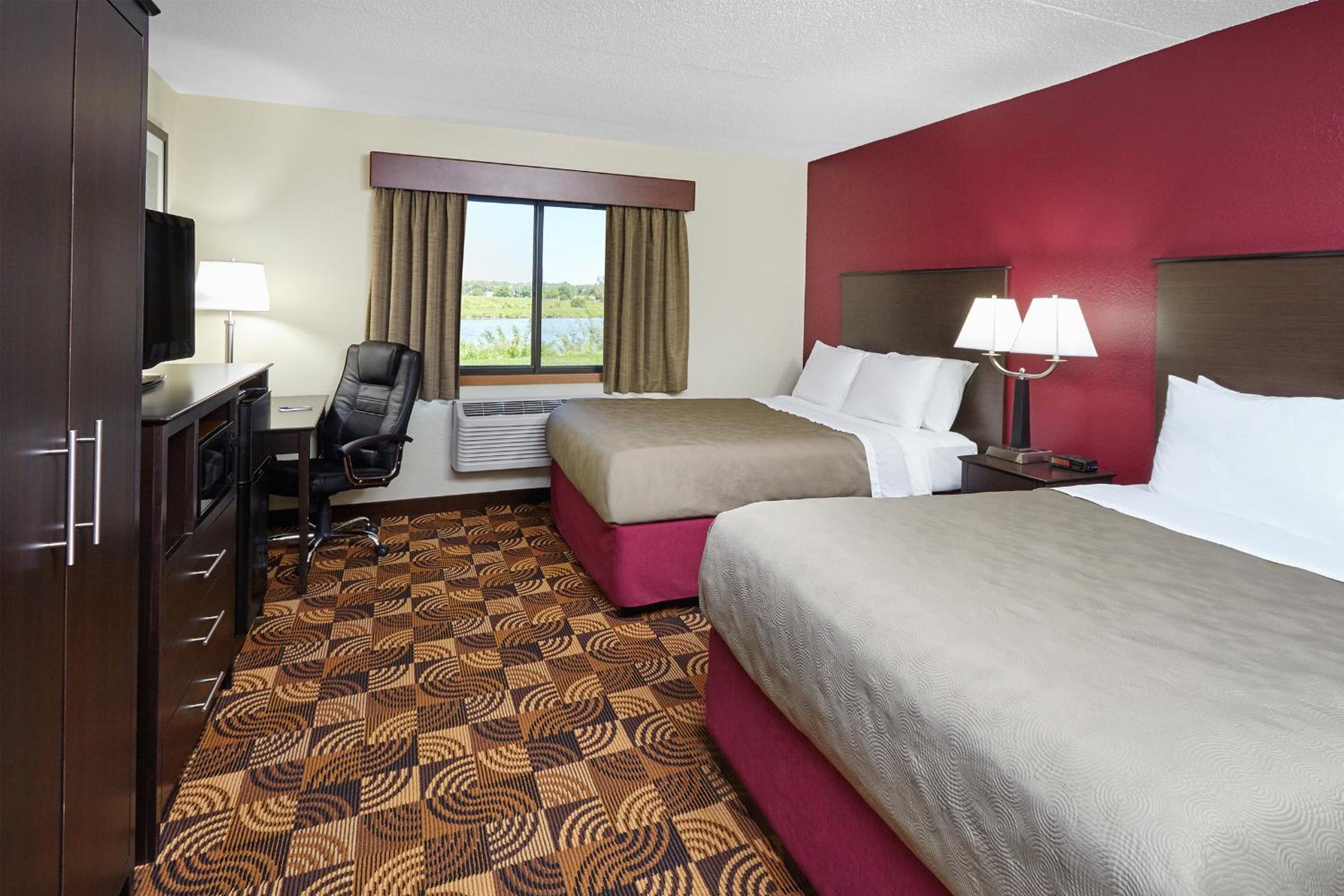 Executive Queen Room with Two Queen Beds - Non-Smoking - Photo 1