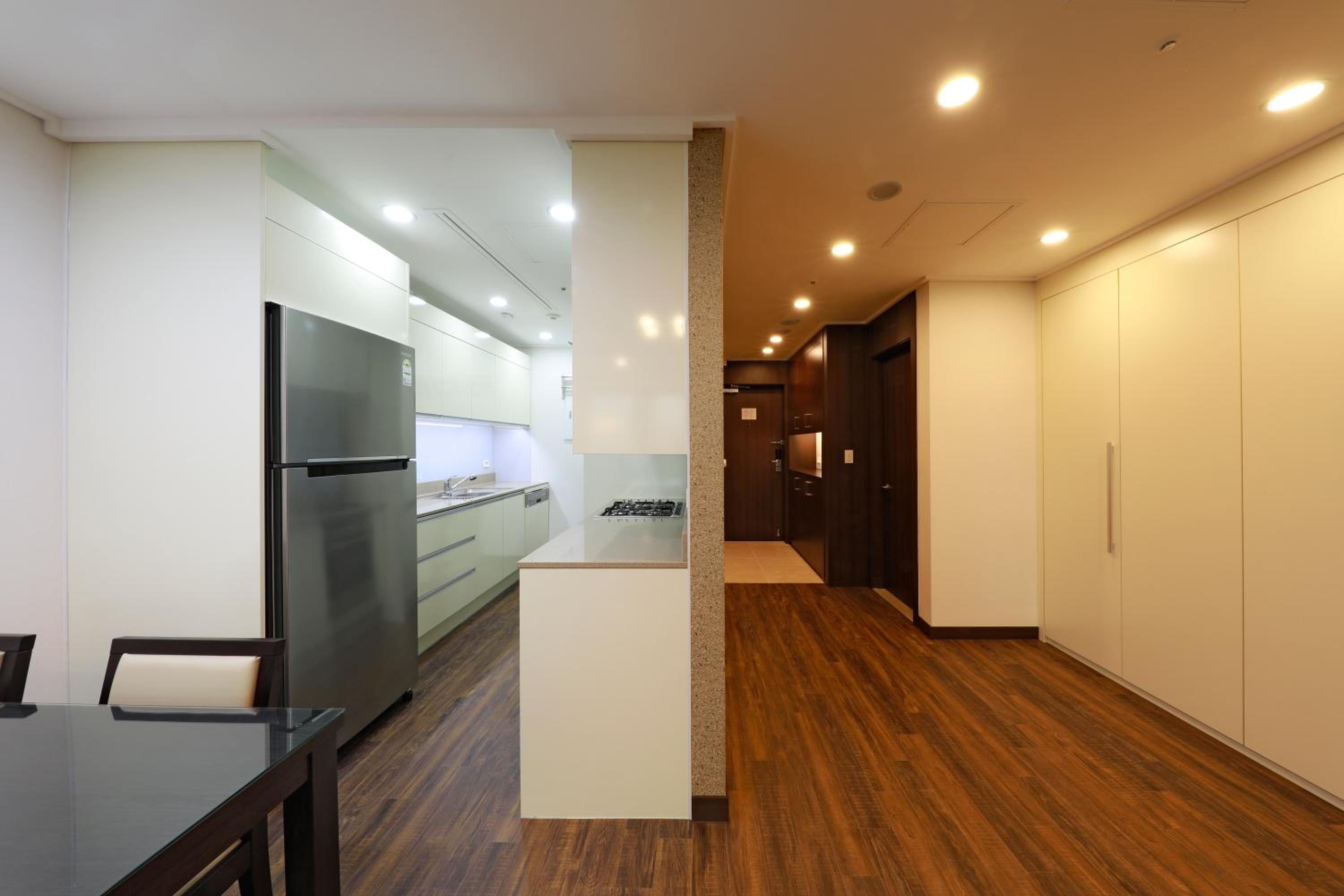[ECO STAY-NO DAILY CLEANING] Two-Bedroom Premier Apartment (3 Adults) 15~21floor, 2 bathrooms