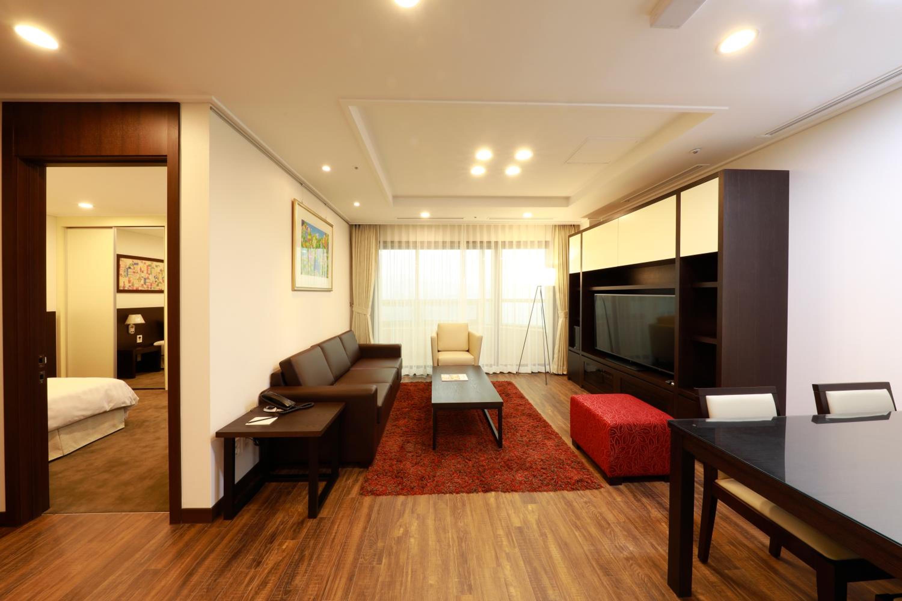 Two-Bedroom Premier Apartment (3 Adults) 15~21floor, 2 bathrooms