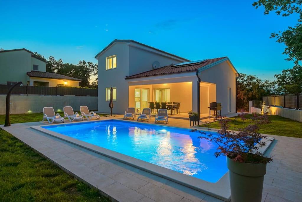 Three-Bedroom Villa photo 2