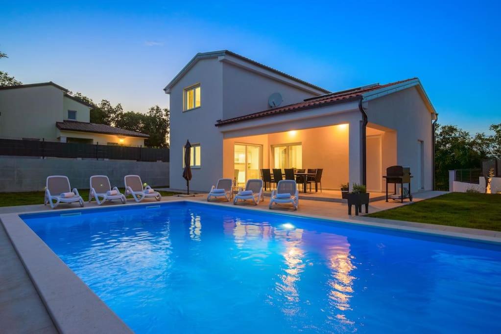 Three-Bedroom Villa photo 3