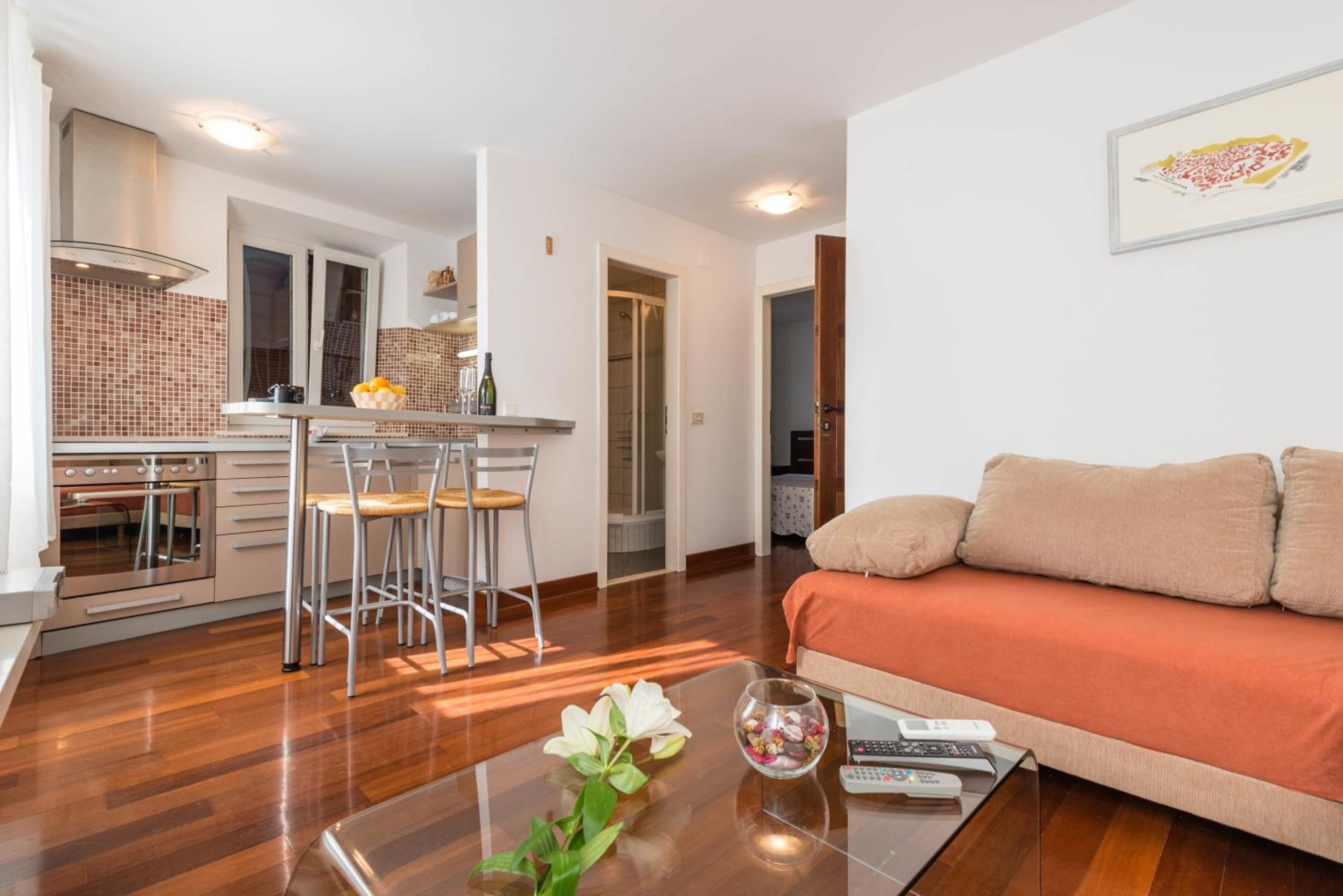 Apartment thumbnail 5