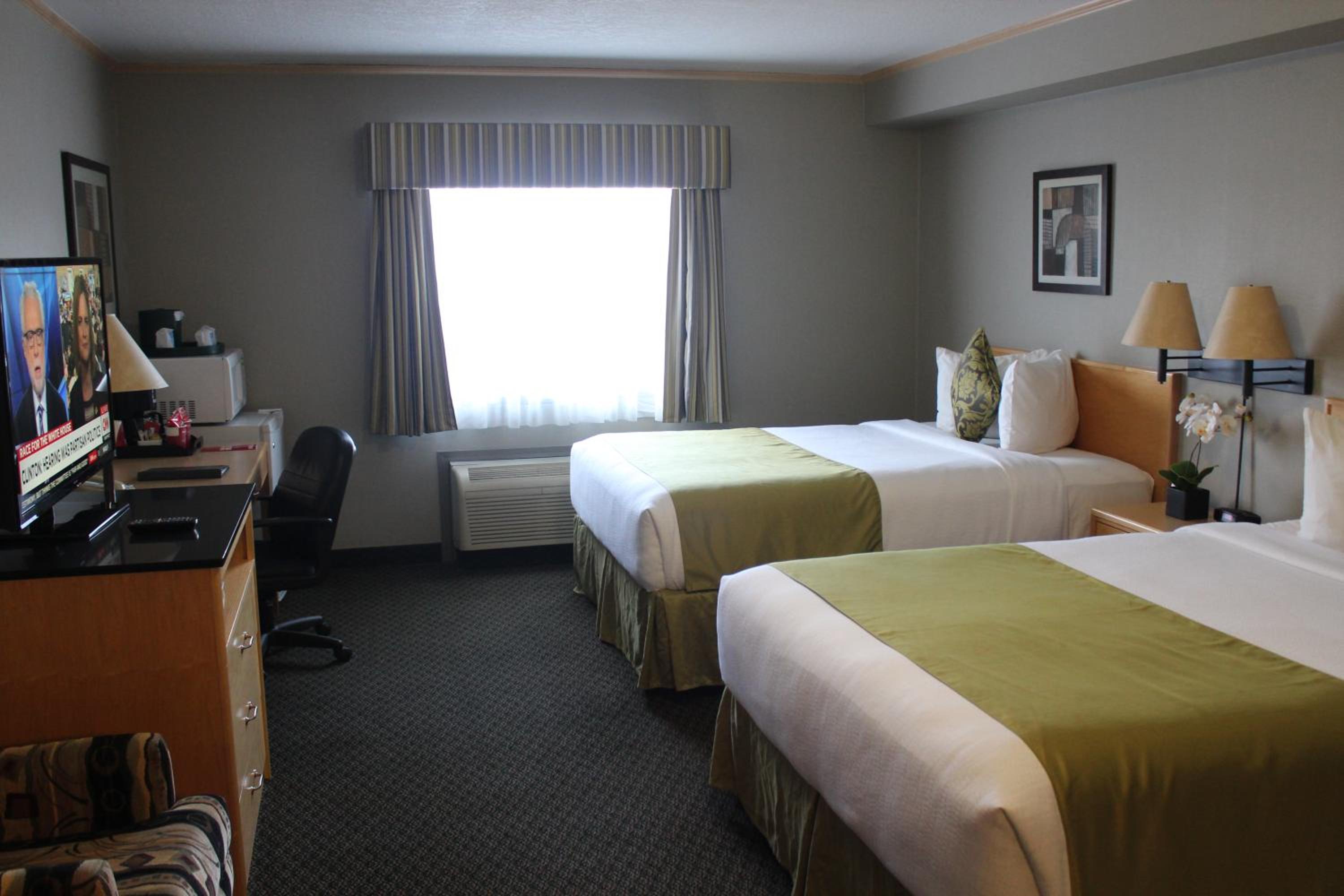 Suite with Two Queen Beds and Kitchenette - Non-Smoking - Photo 1