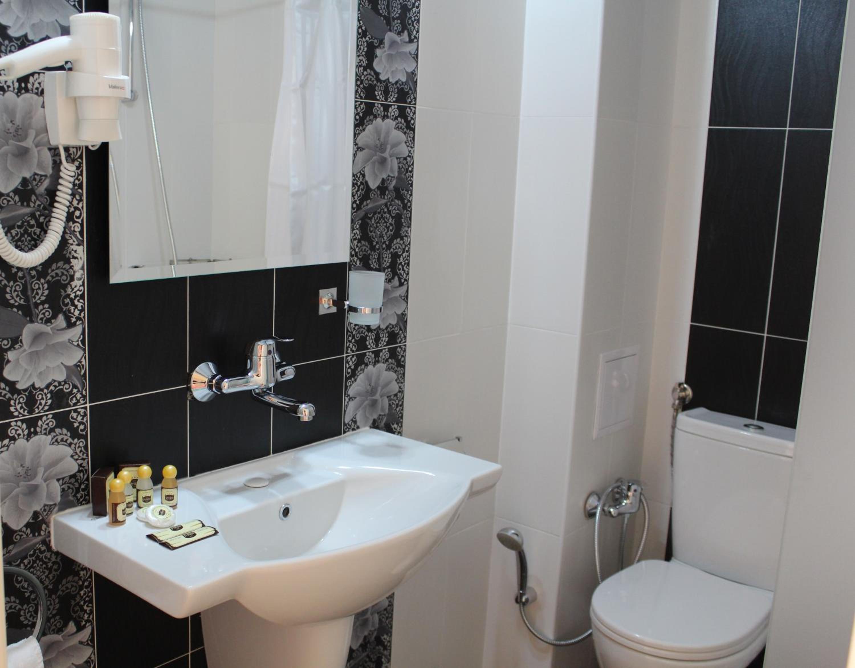 Double Room - Photo 7