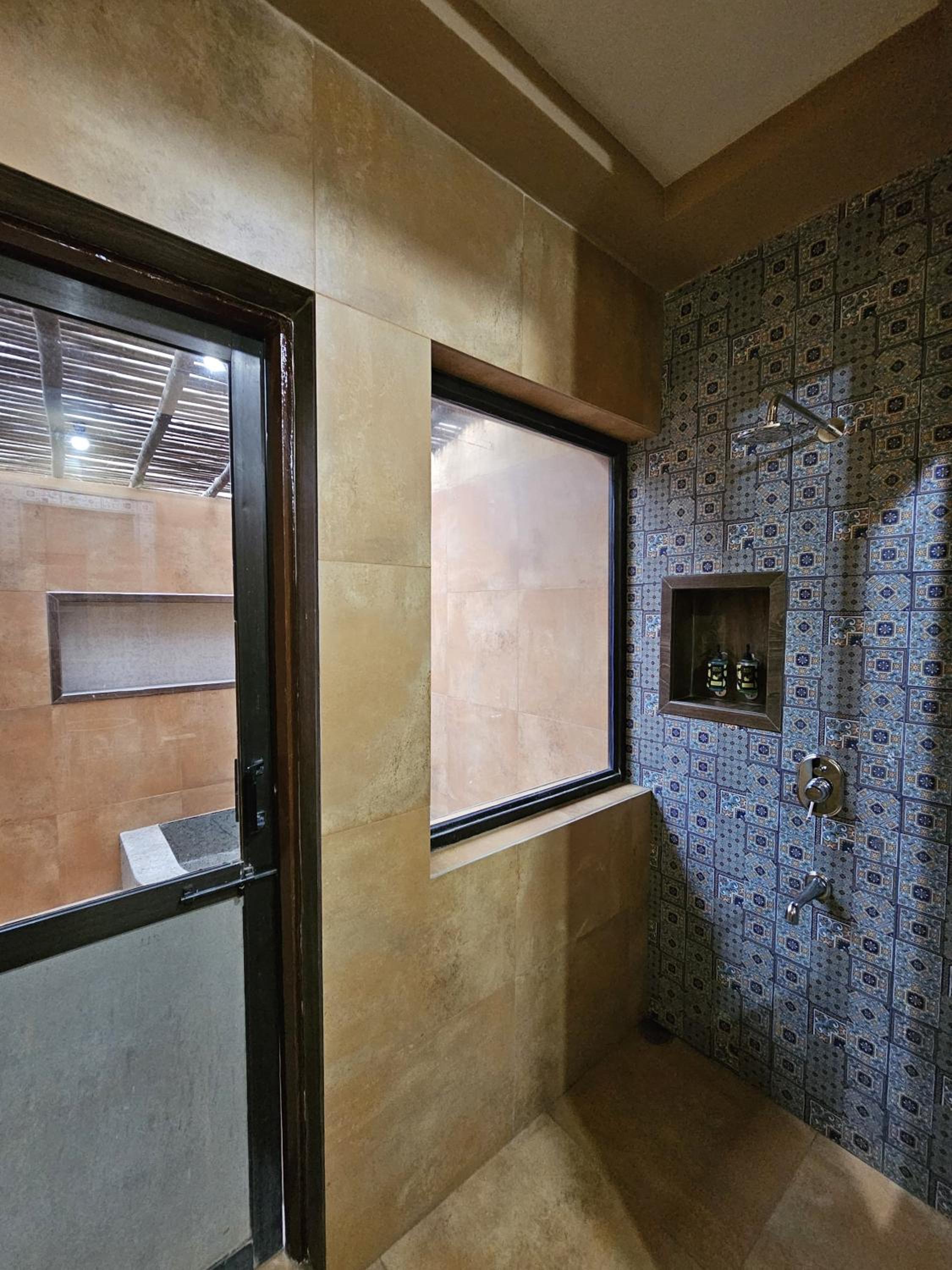 Deluxe Room - Photo 17
