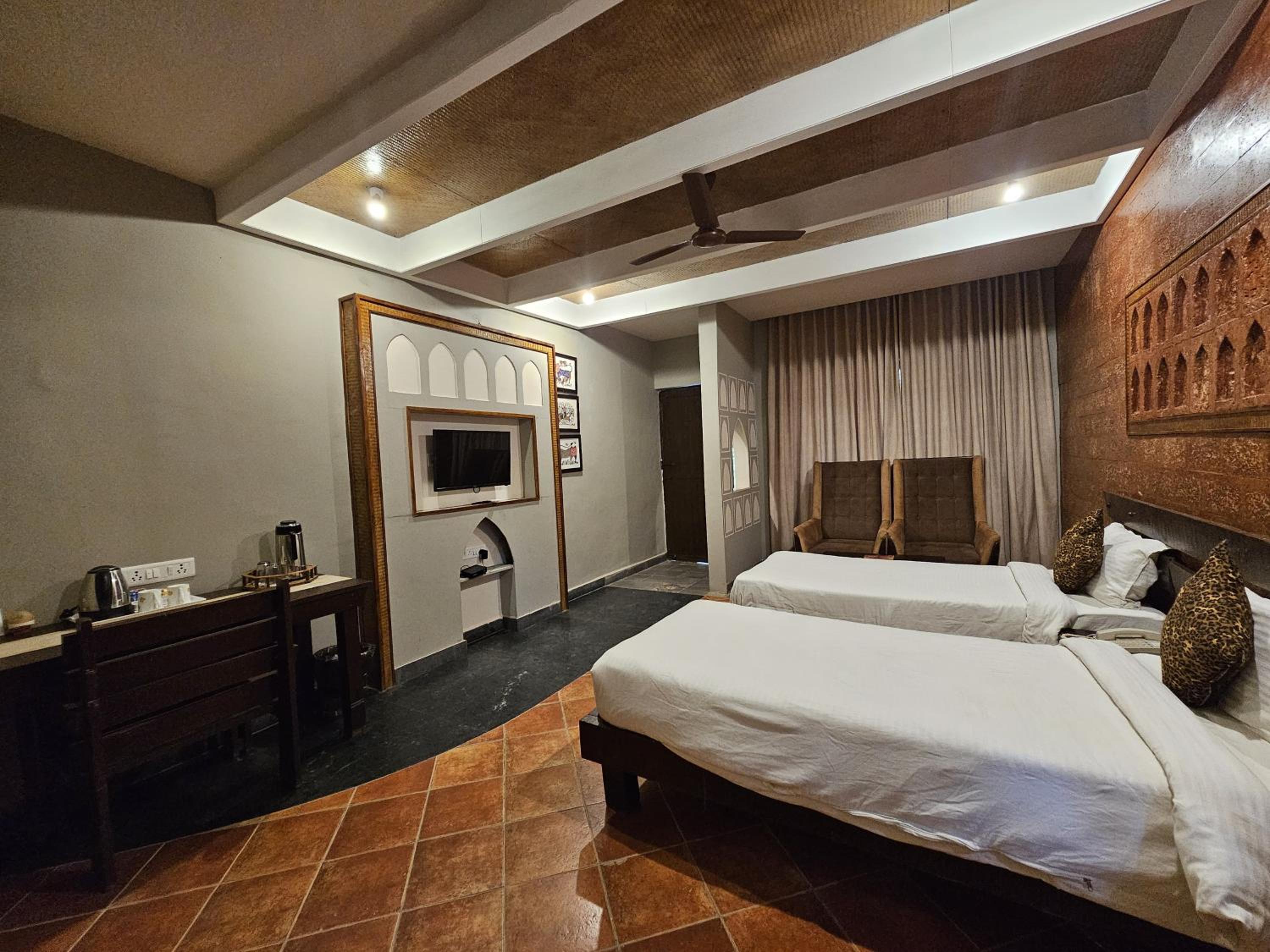 Deluxe Room - Photo 21
