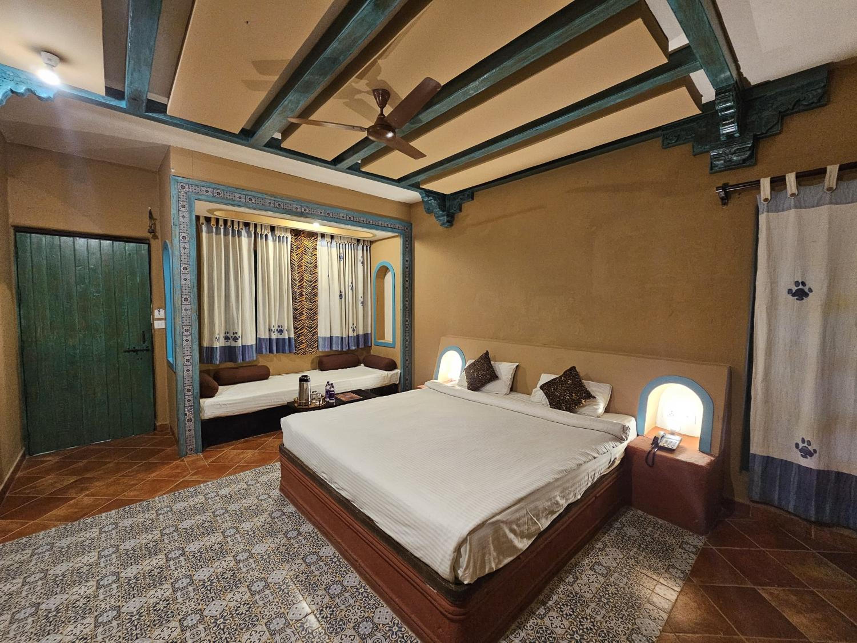 Deluxe Room - Photo 10