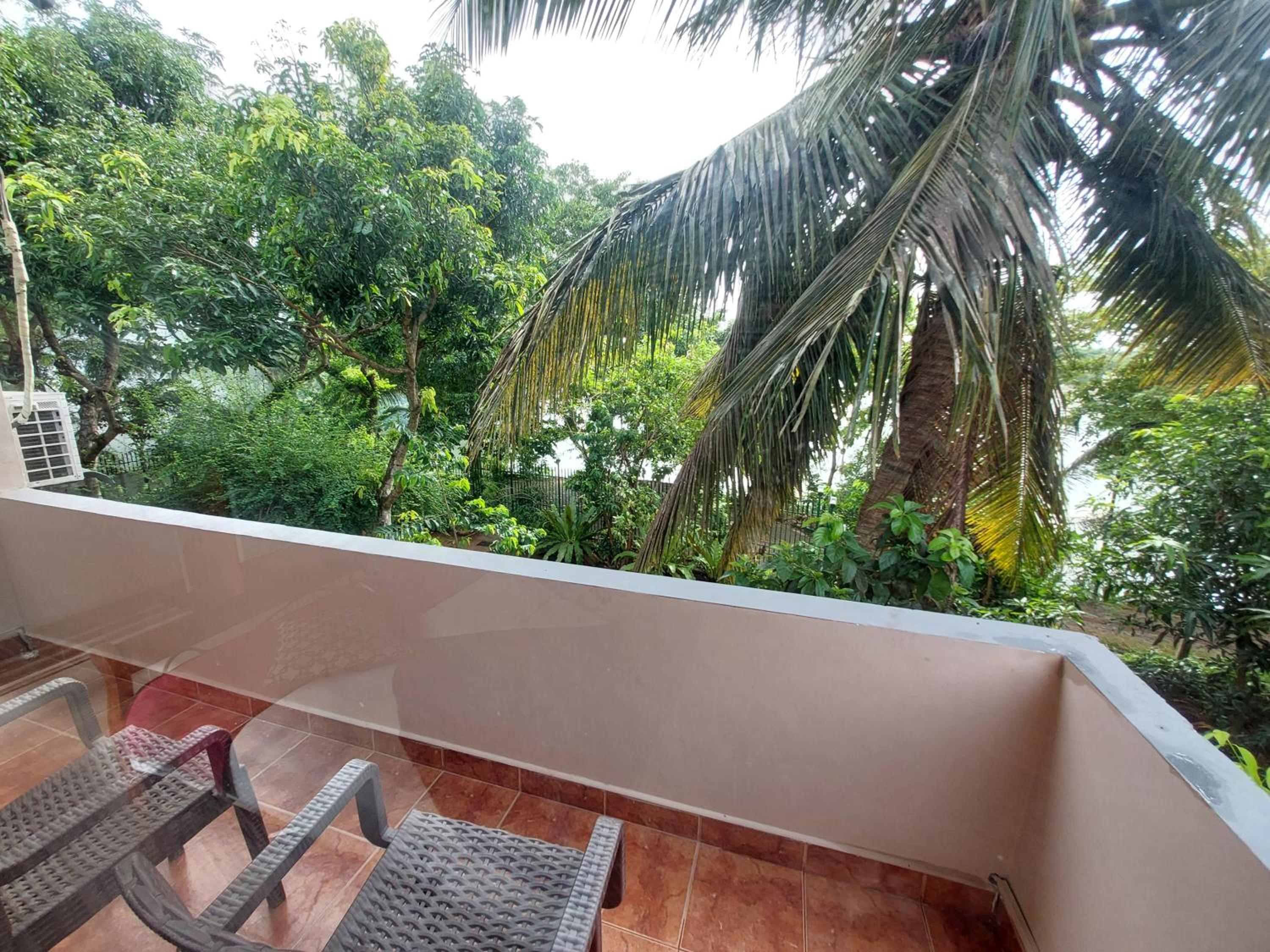 Family Room with Balcony photo 2