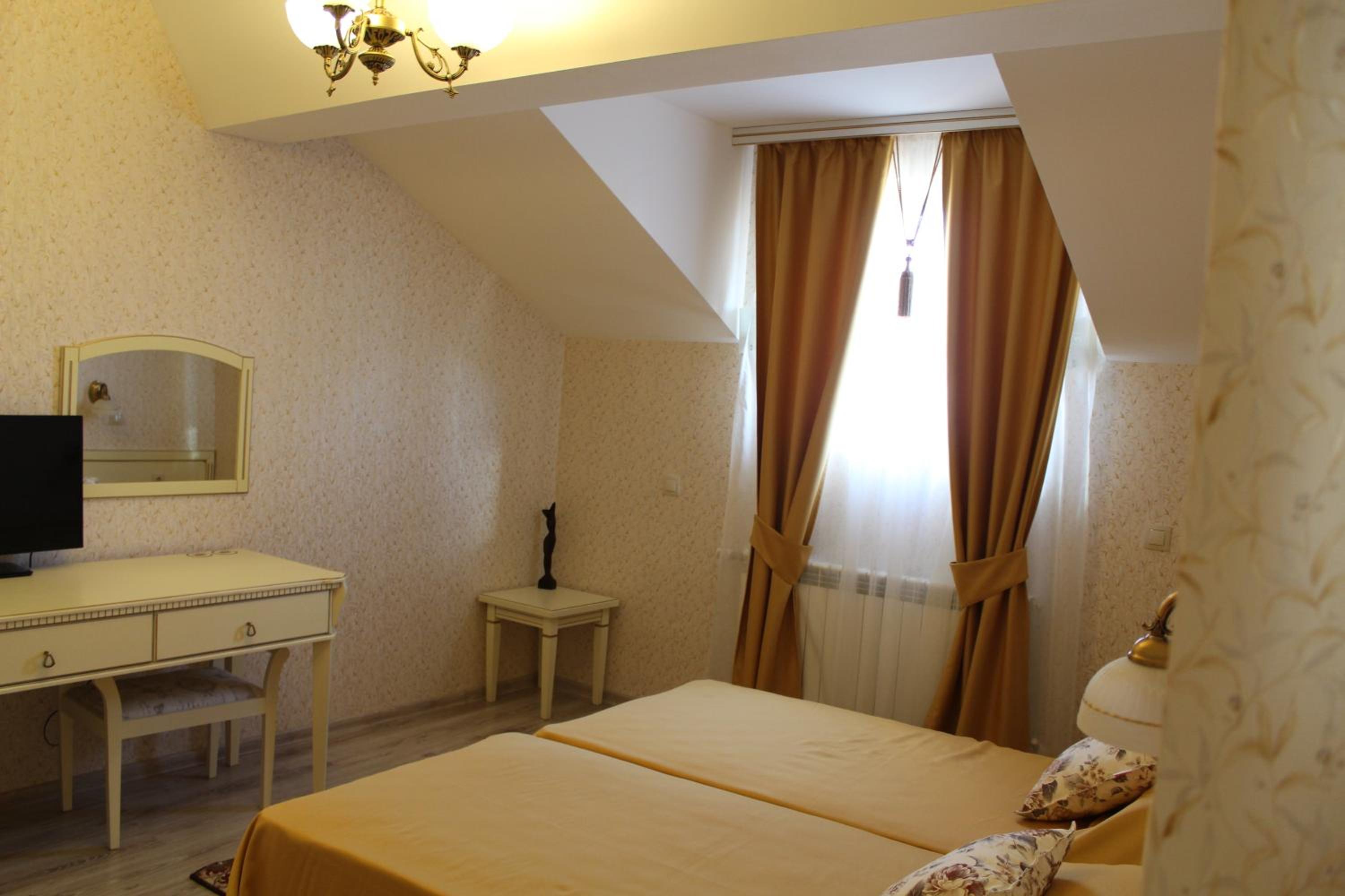 Double Room - Photo 6