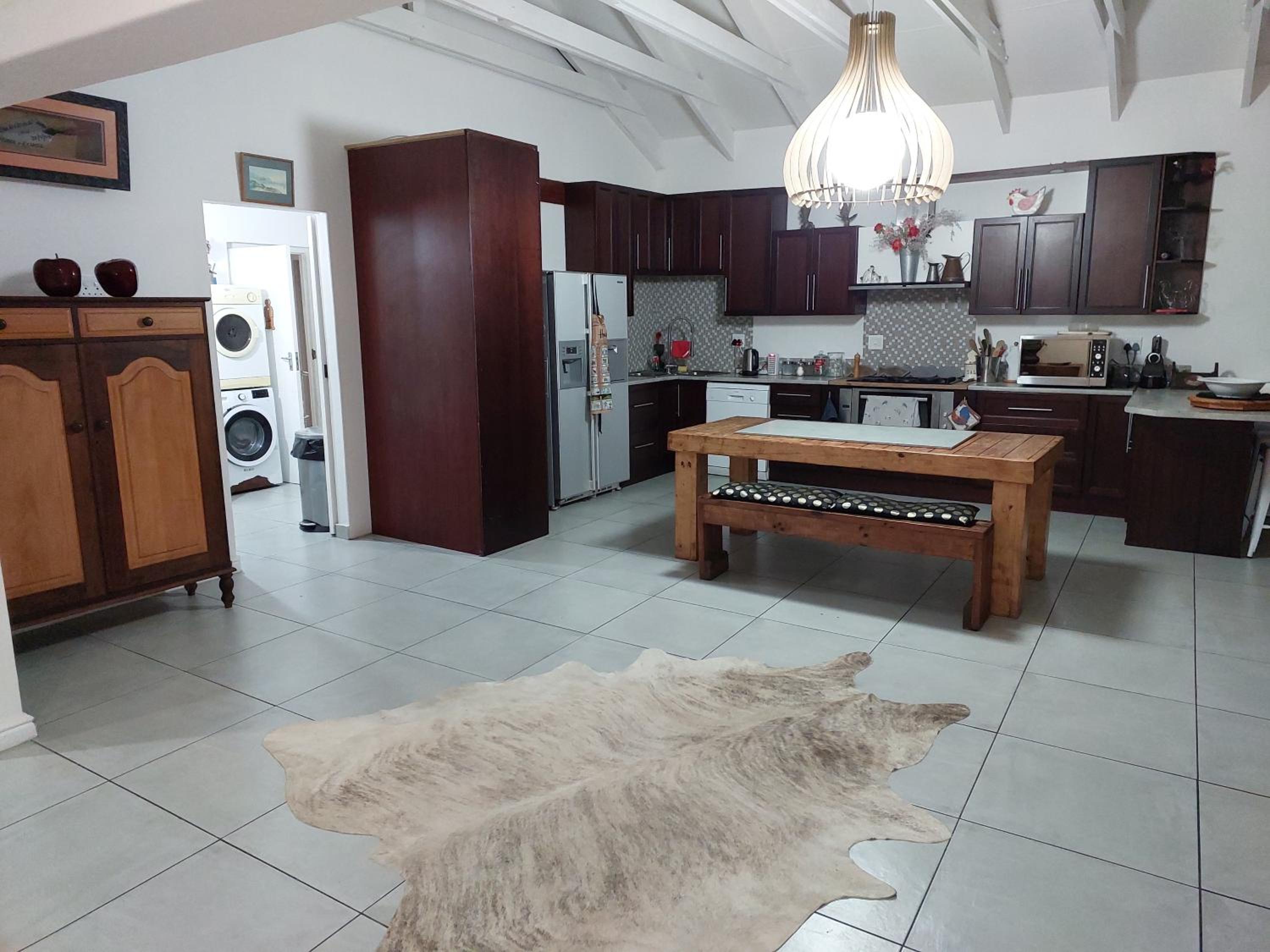 Three-Bedroom House photo 2
