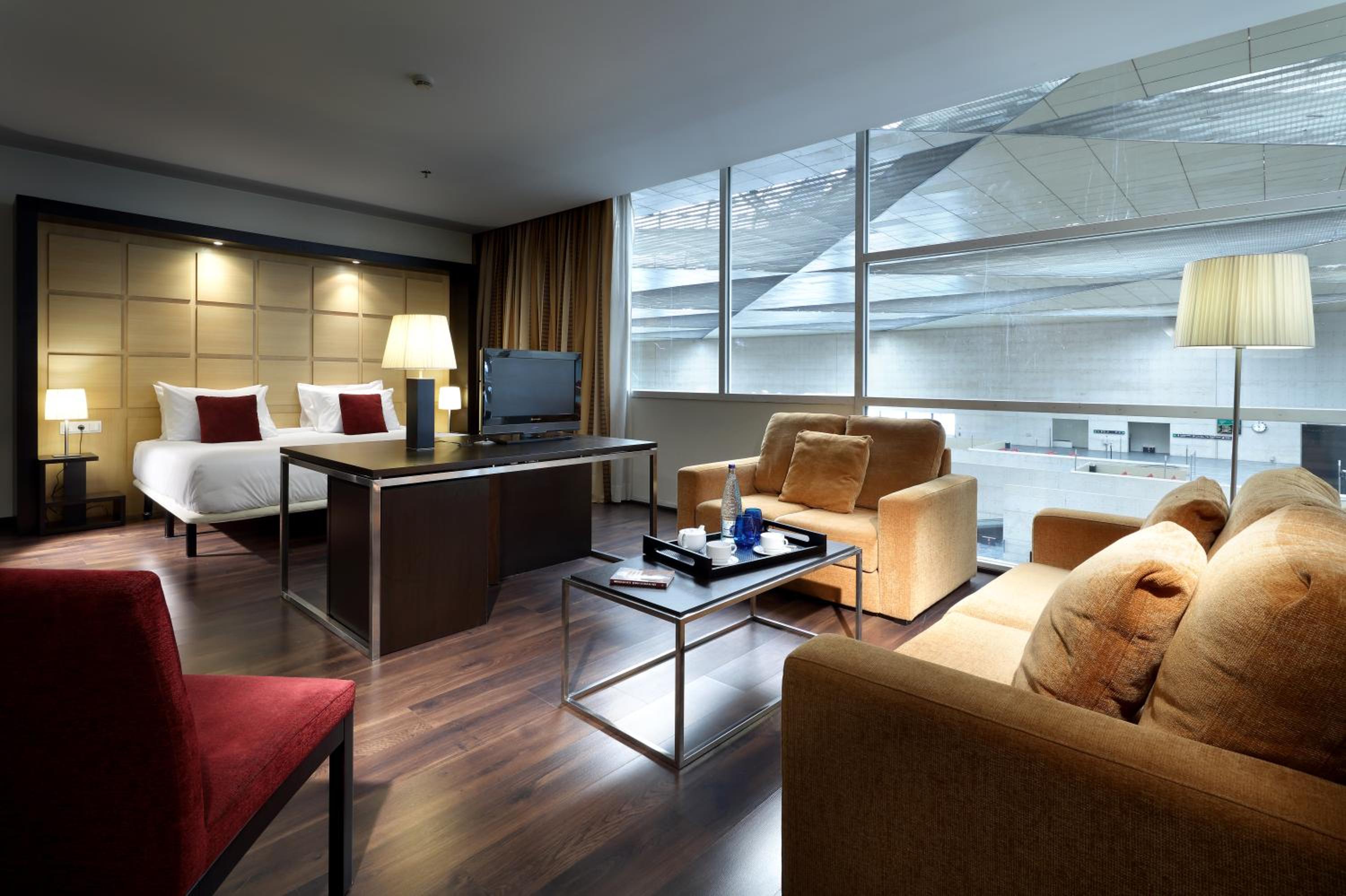 Family Room - Photo 2