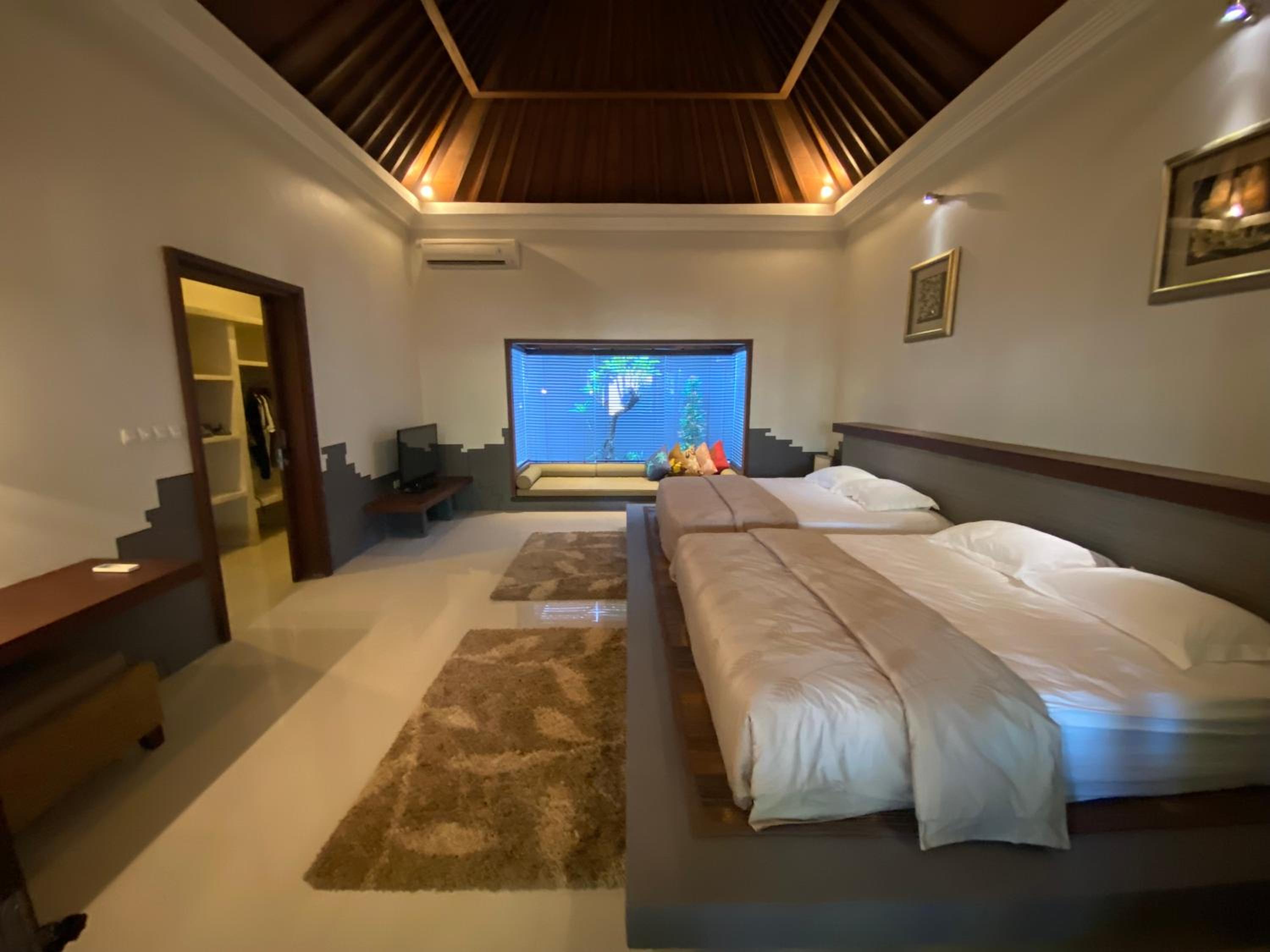 Villa photo 1