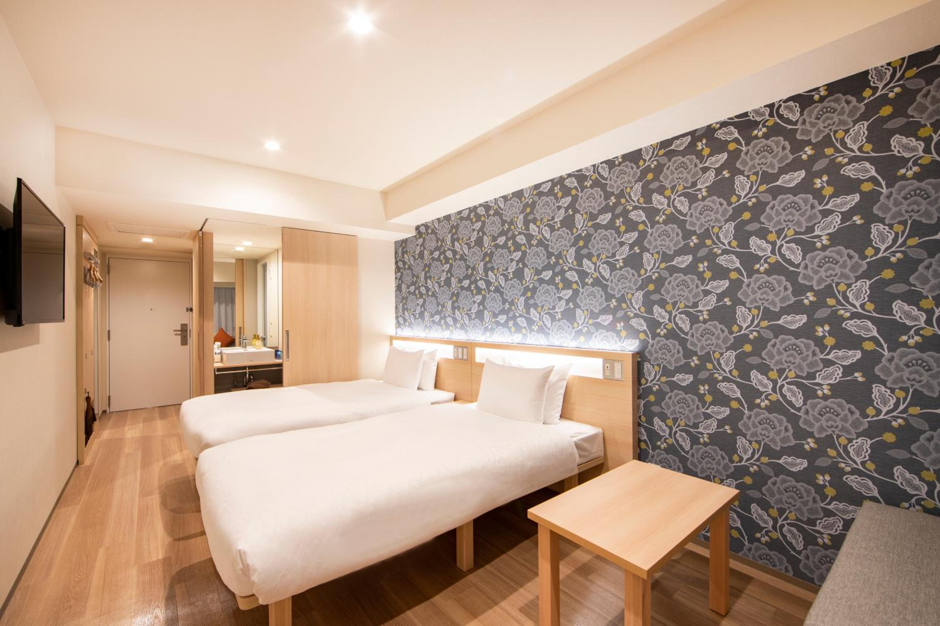 Standard Twin Room with Extra Bed