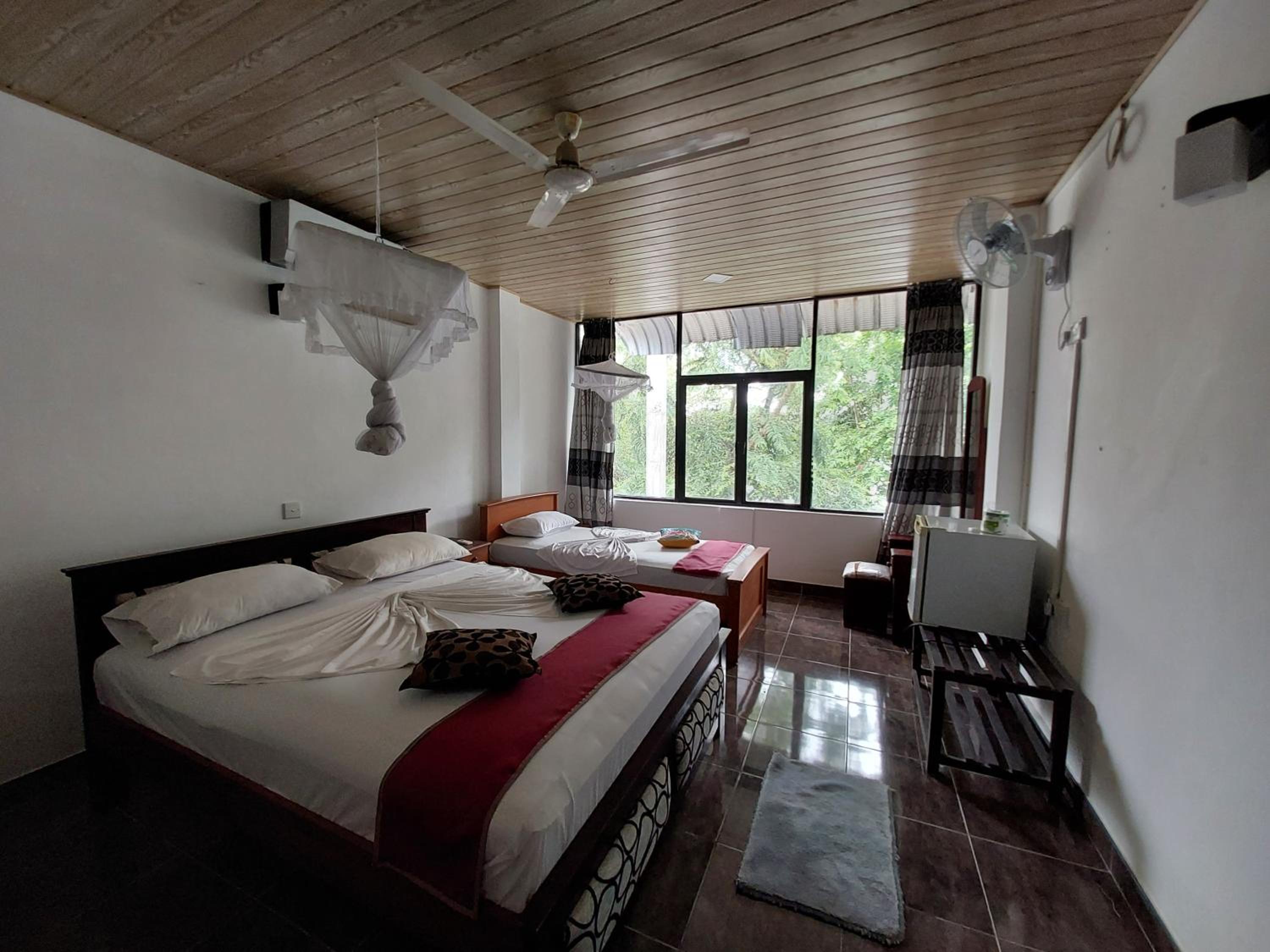 Deluxe Double or Twin Room with Lake View photo 3