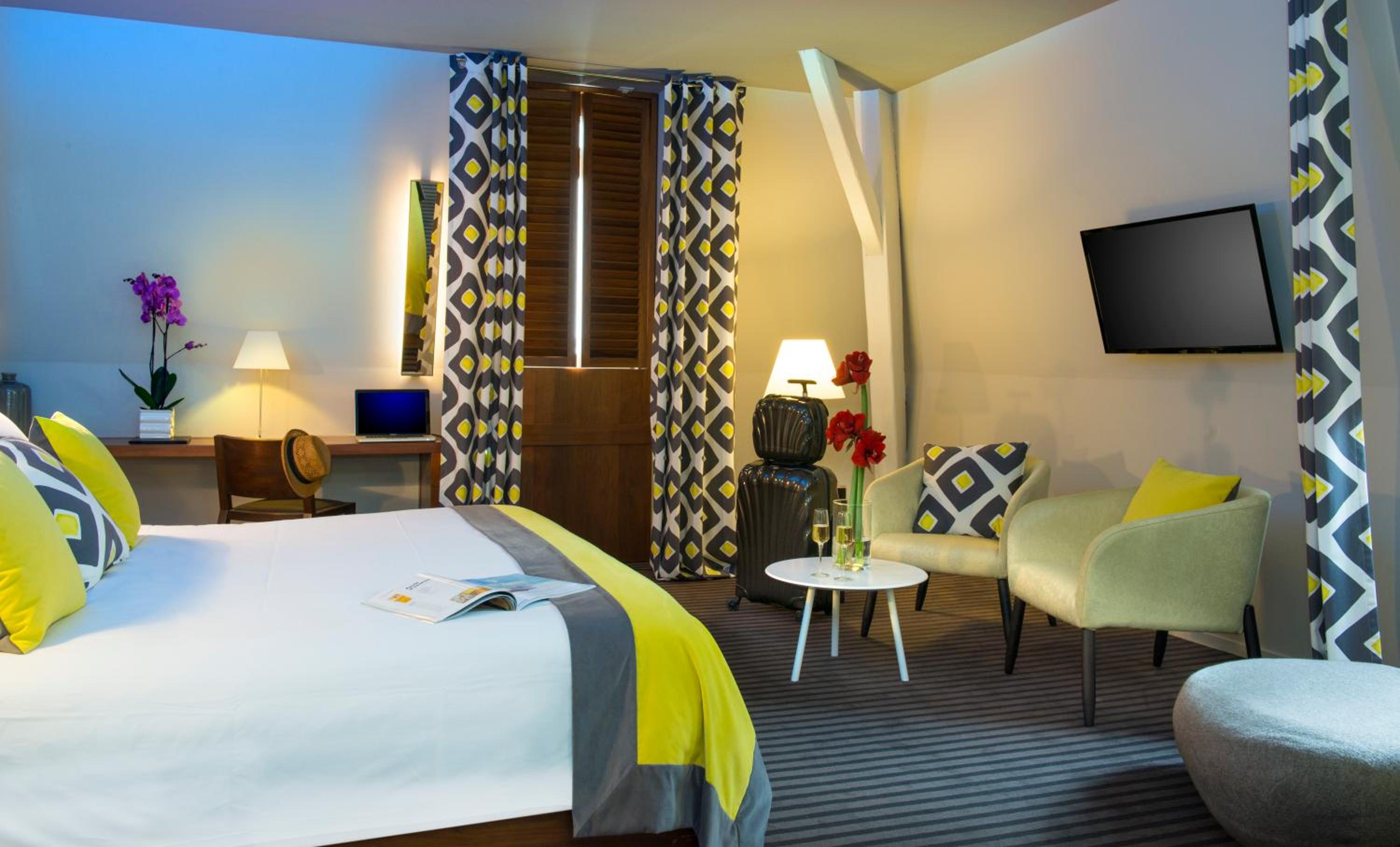 Executive Room - Photo 12