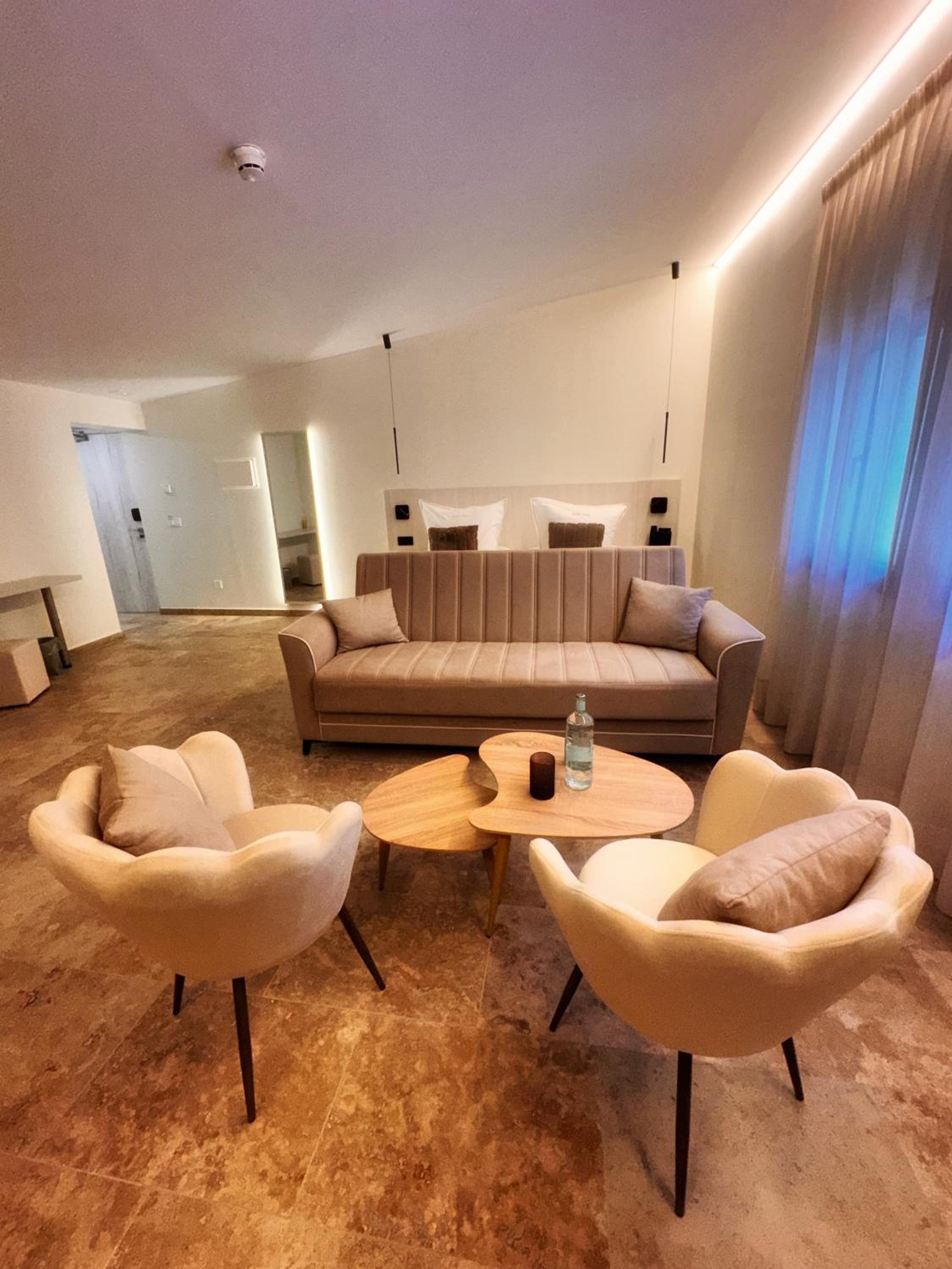 Suite Deluxe Suite Deluxe
