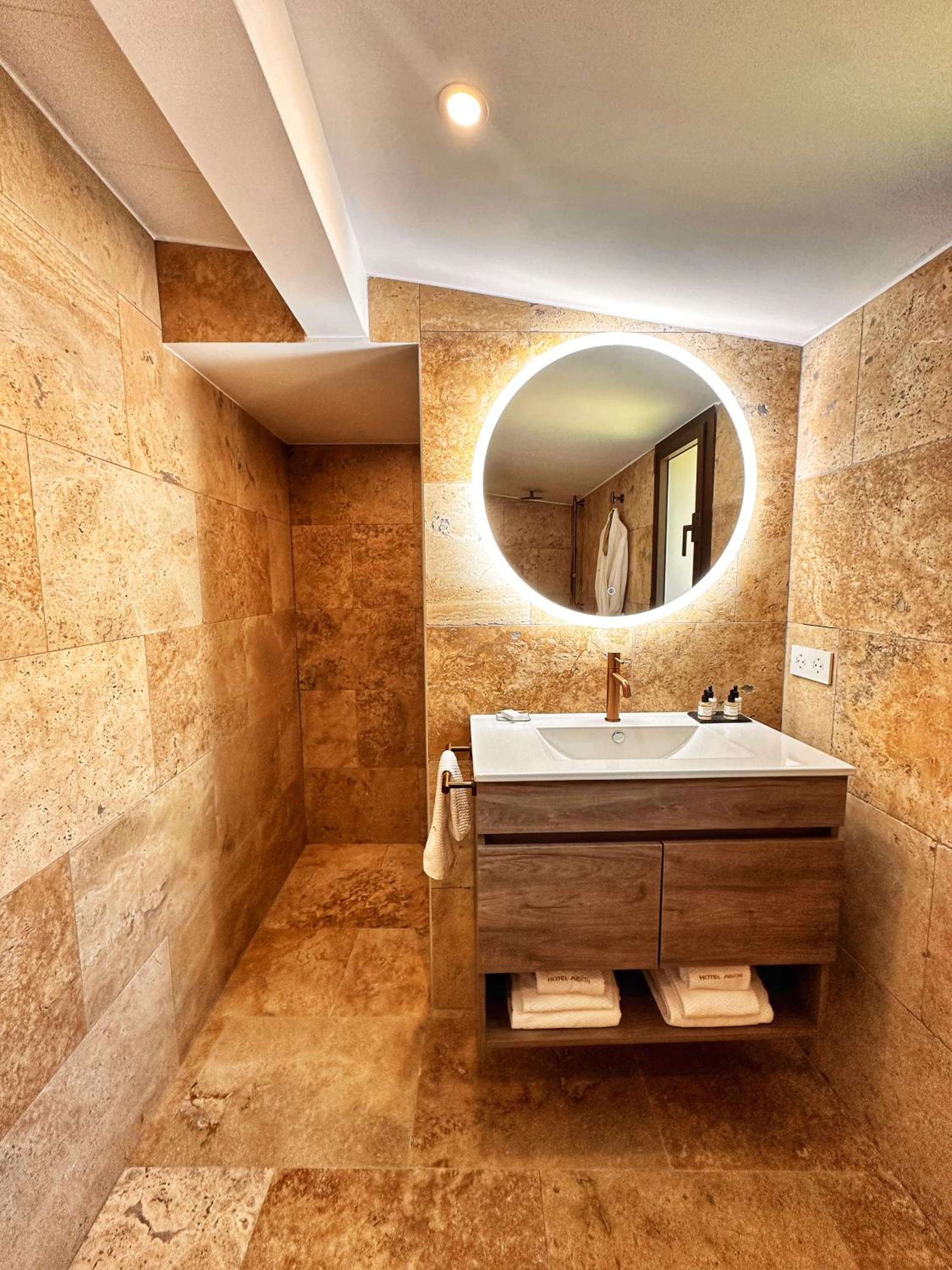 Junior Suite Single with Jacuzzi Breakfast included Junior Suite Single with Jacuzzi Breakfast included