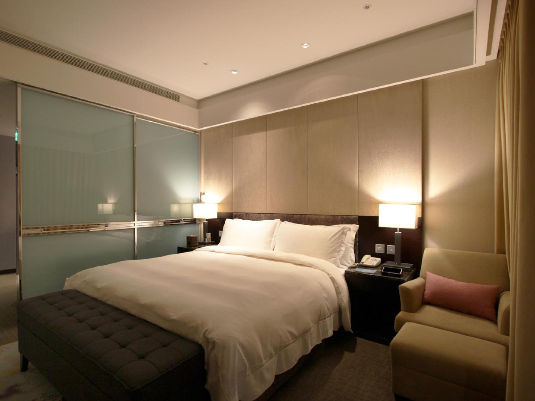 Suite with Sofa Bed