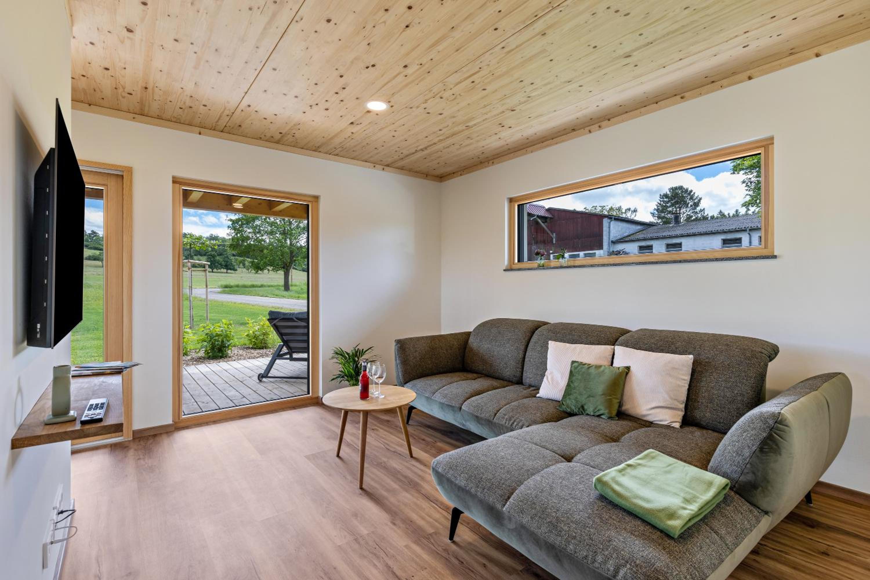 Two-Bedroom Deluxe Apartment with Garden View photo 1