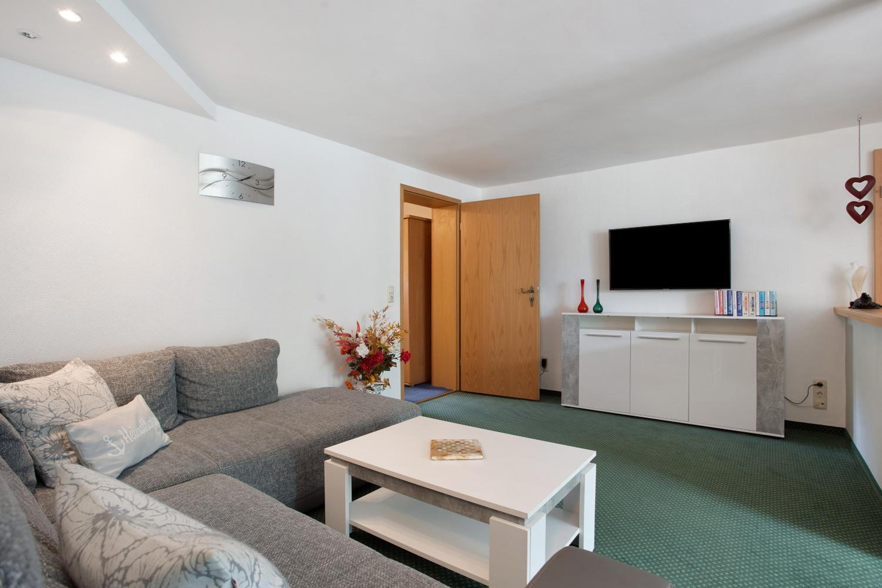 One-Bedroom Apartment with Garden View photo 3