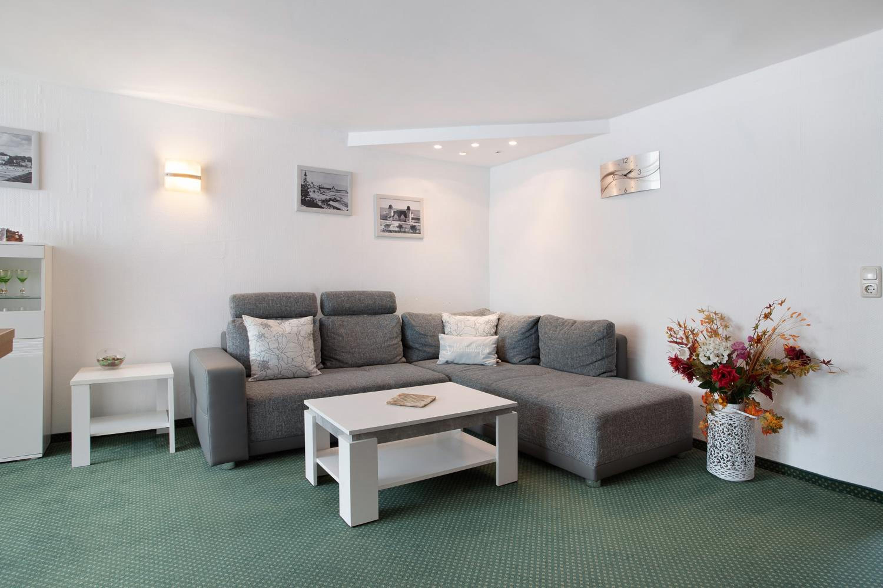One-Bedroom Apartment with Garden View photo 2