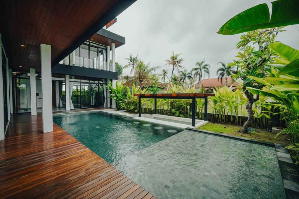 Villa photo 2