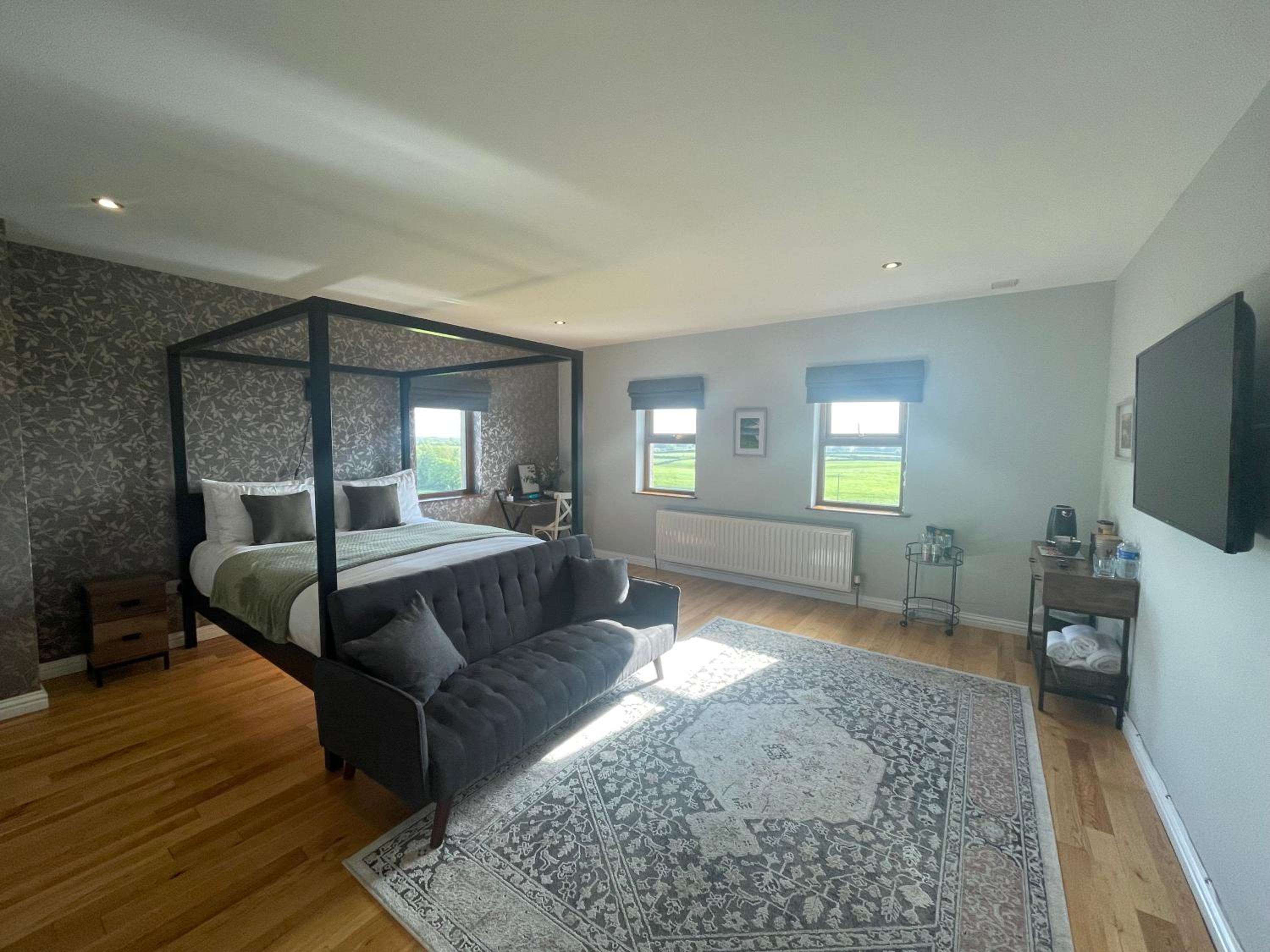 Deluxe King Room photo 2