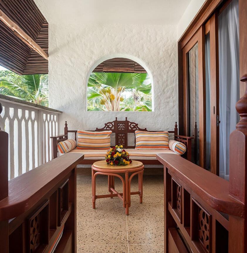 Junior Suite with Balcony - Photo 7