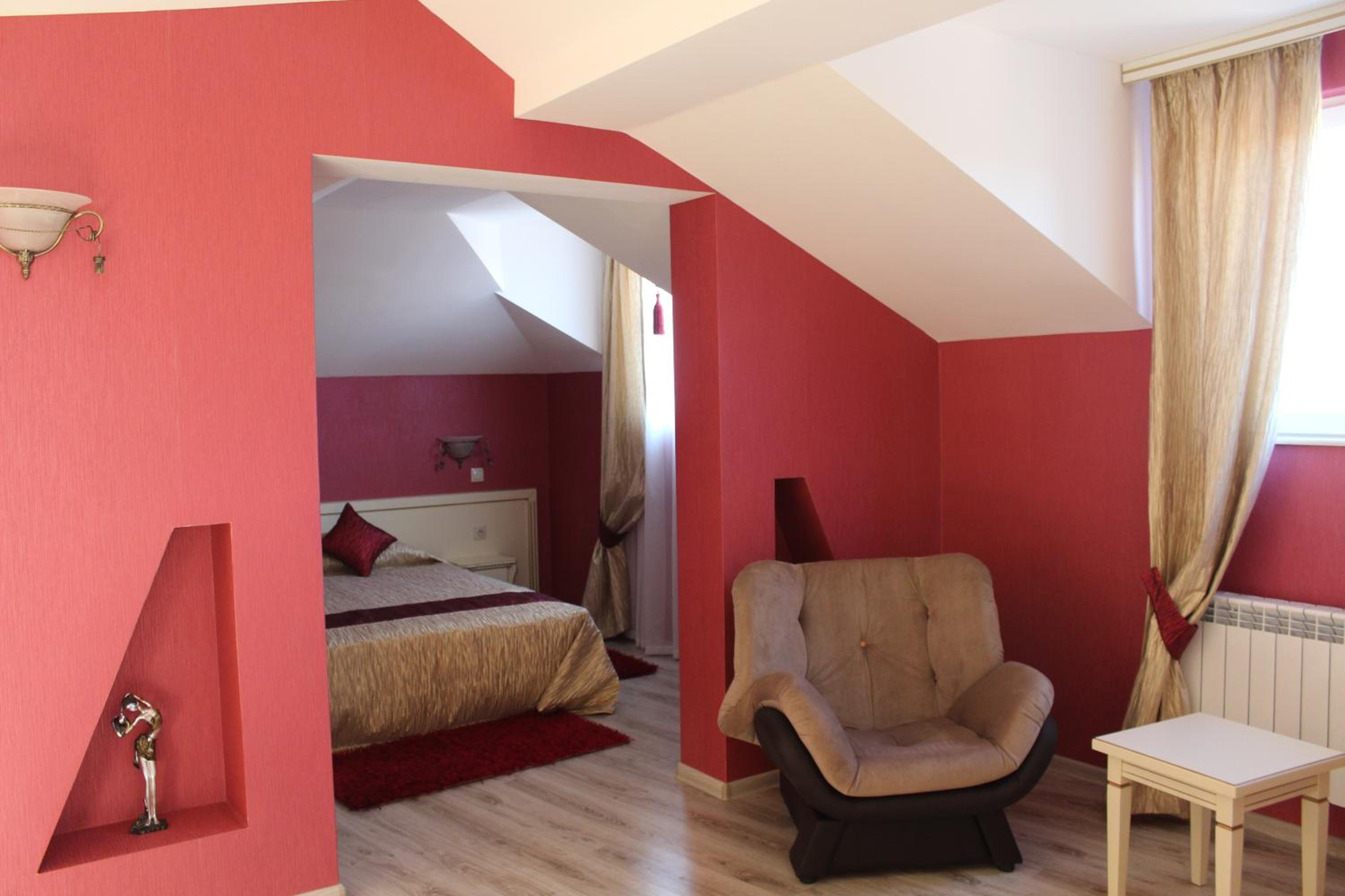 Deluxe One-Bedroom Apartment (2 Adults + 2 Children) - Photo 8