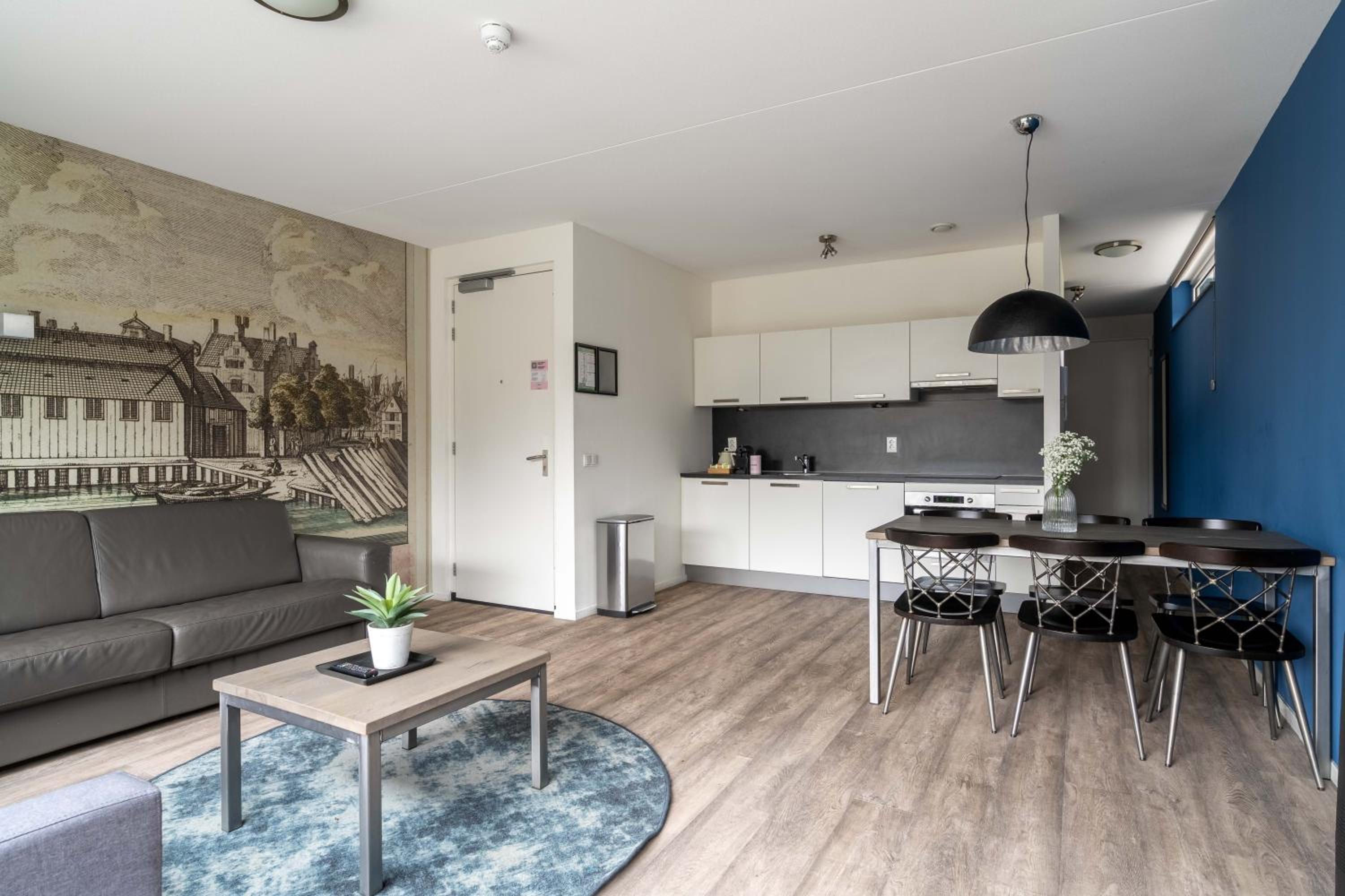 Large 2 Bedroom Apartment with Sofa Bed photo 3