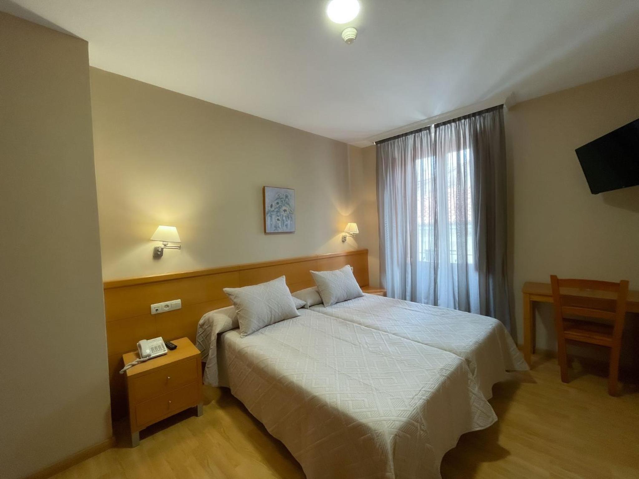Double or Twin Room - Photo 3