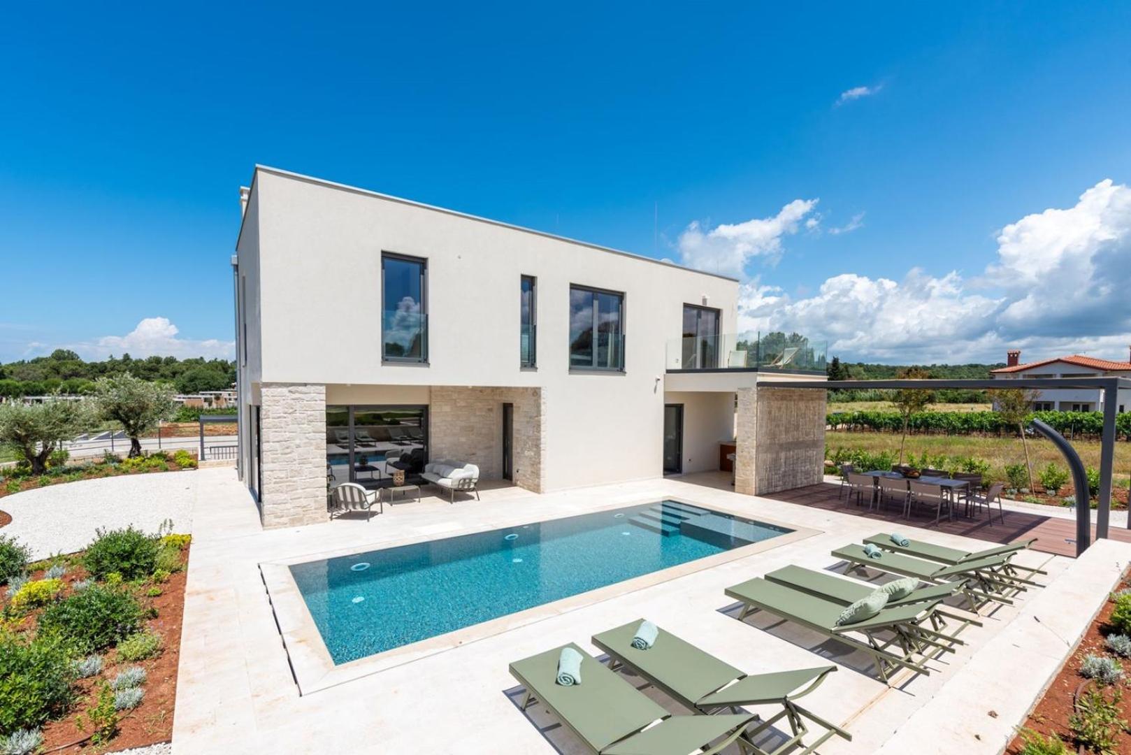Villa with Private Pool photo 3