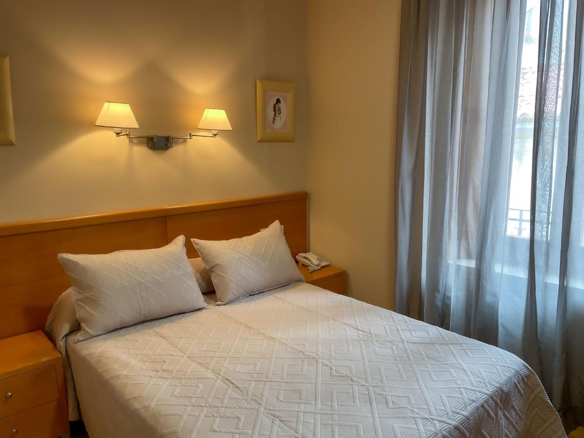 Double or Twin Room - Photo 2