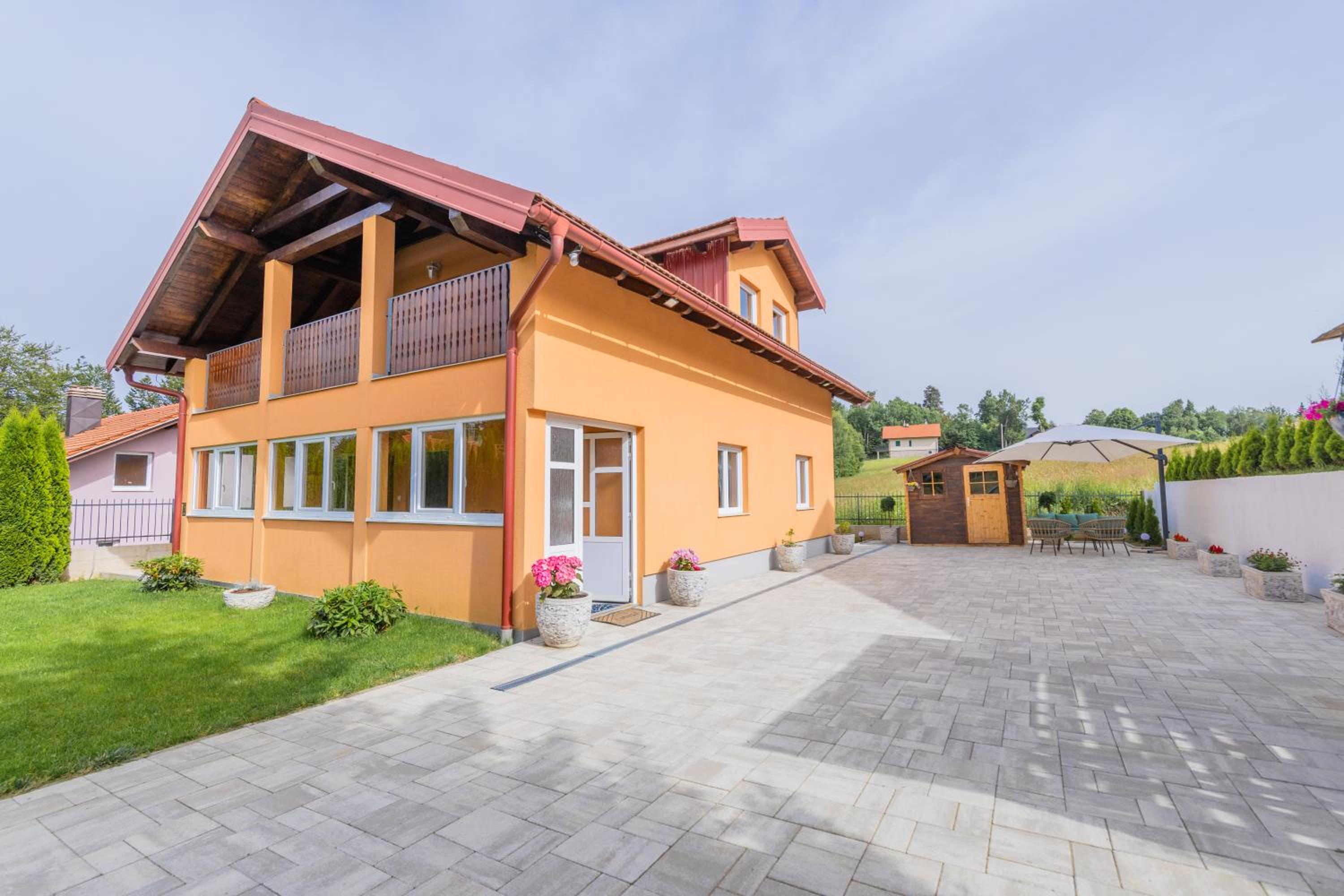 Three-Bedroom Chalet photo 2