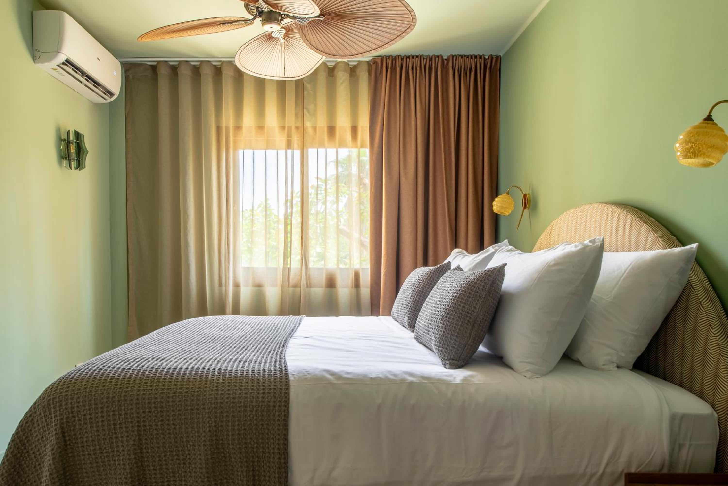 Deluxe Suite with Balcony photo 3