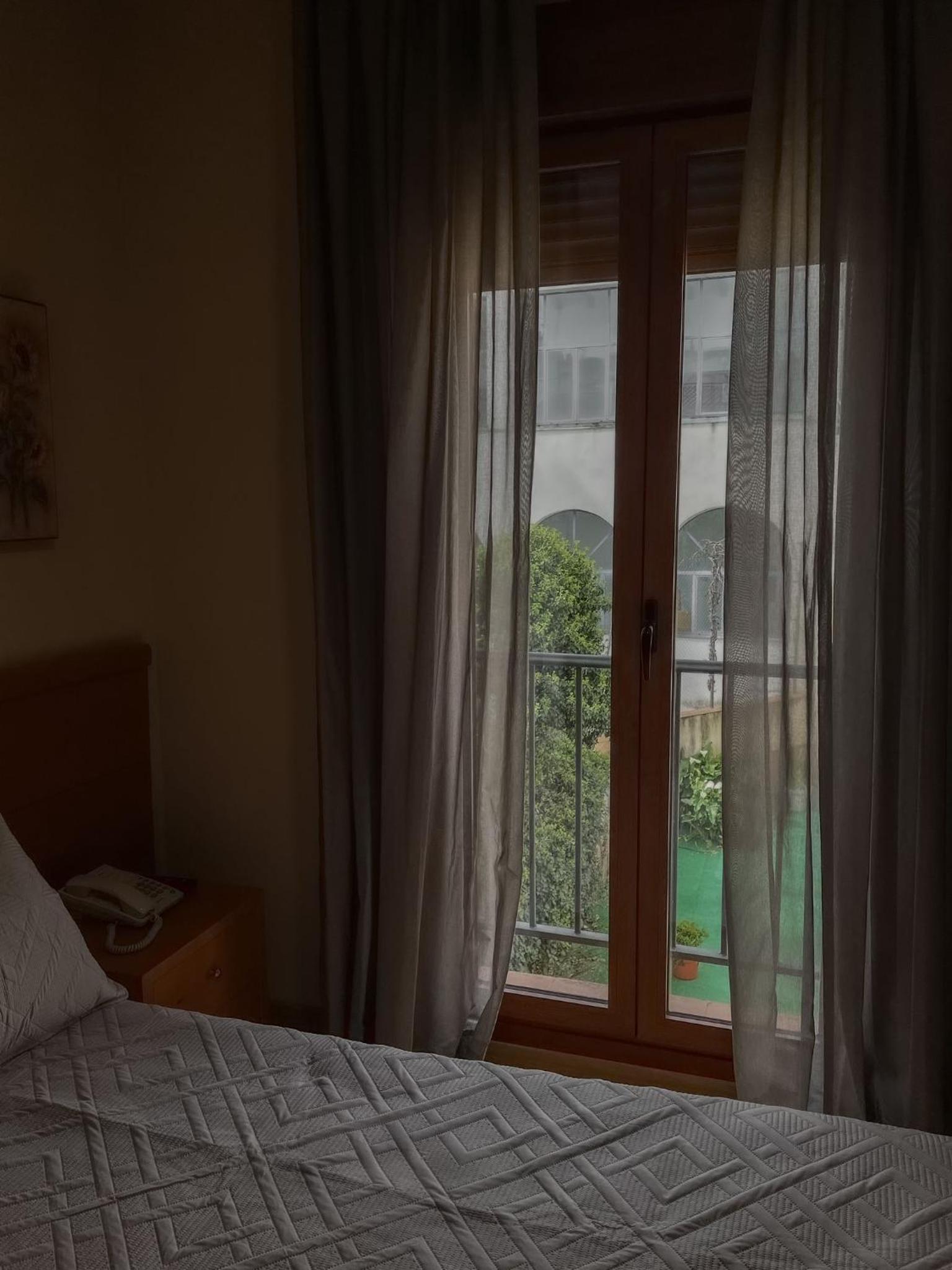 Double or Twin Room - Photo 6