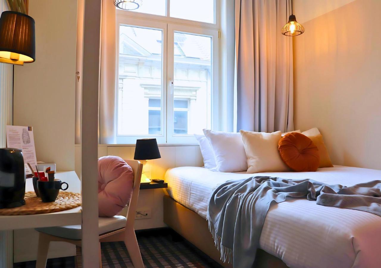 Small Cozy Room