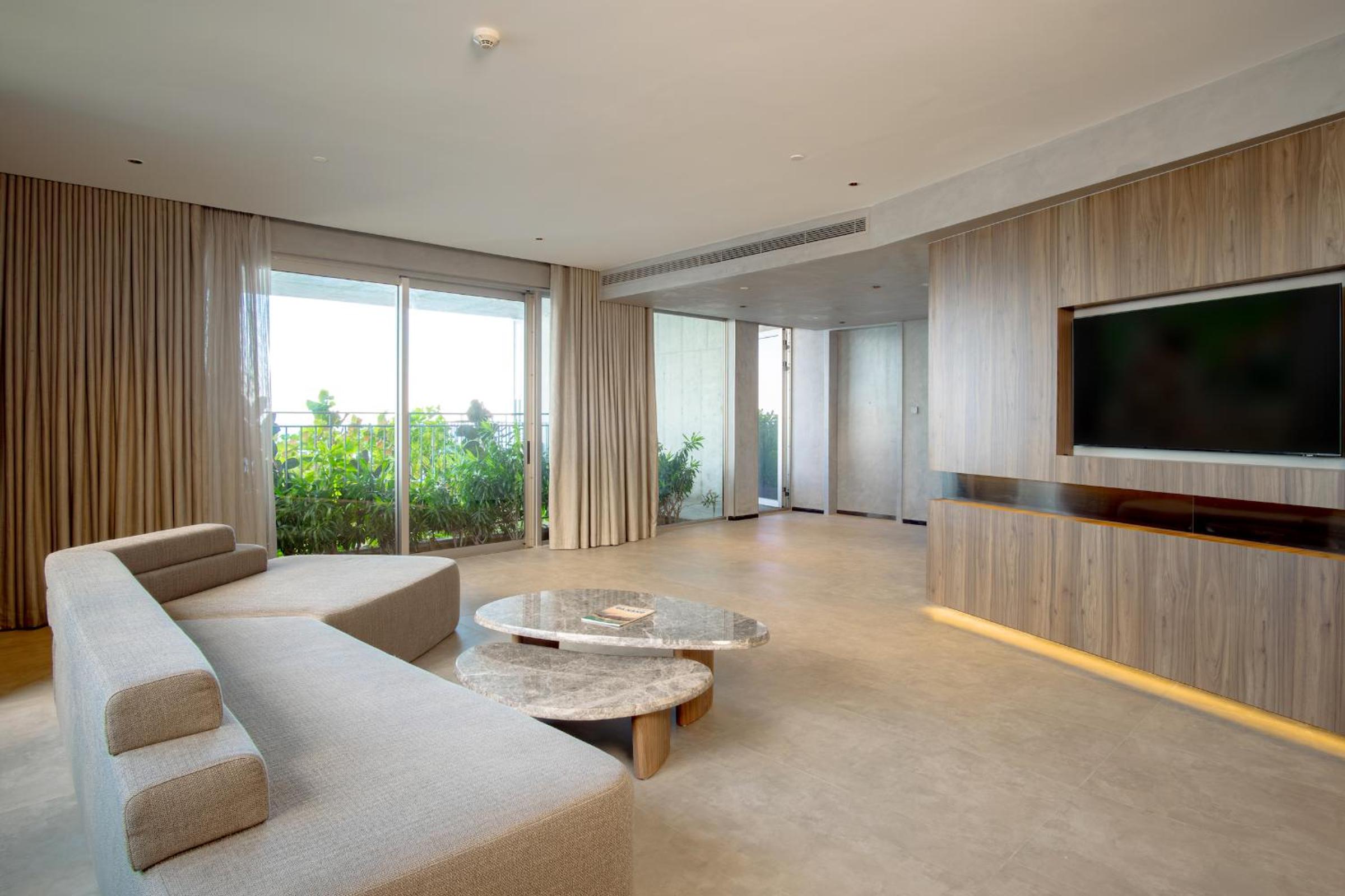 Special Offer - Panorama Executive Suite - Photo 8