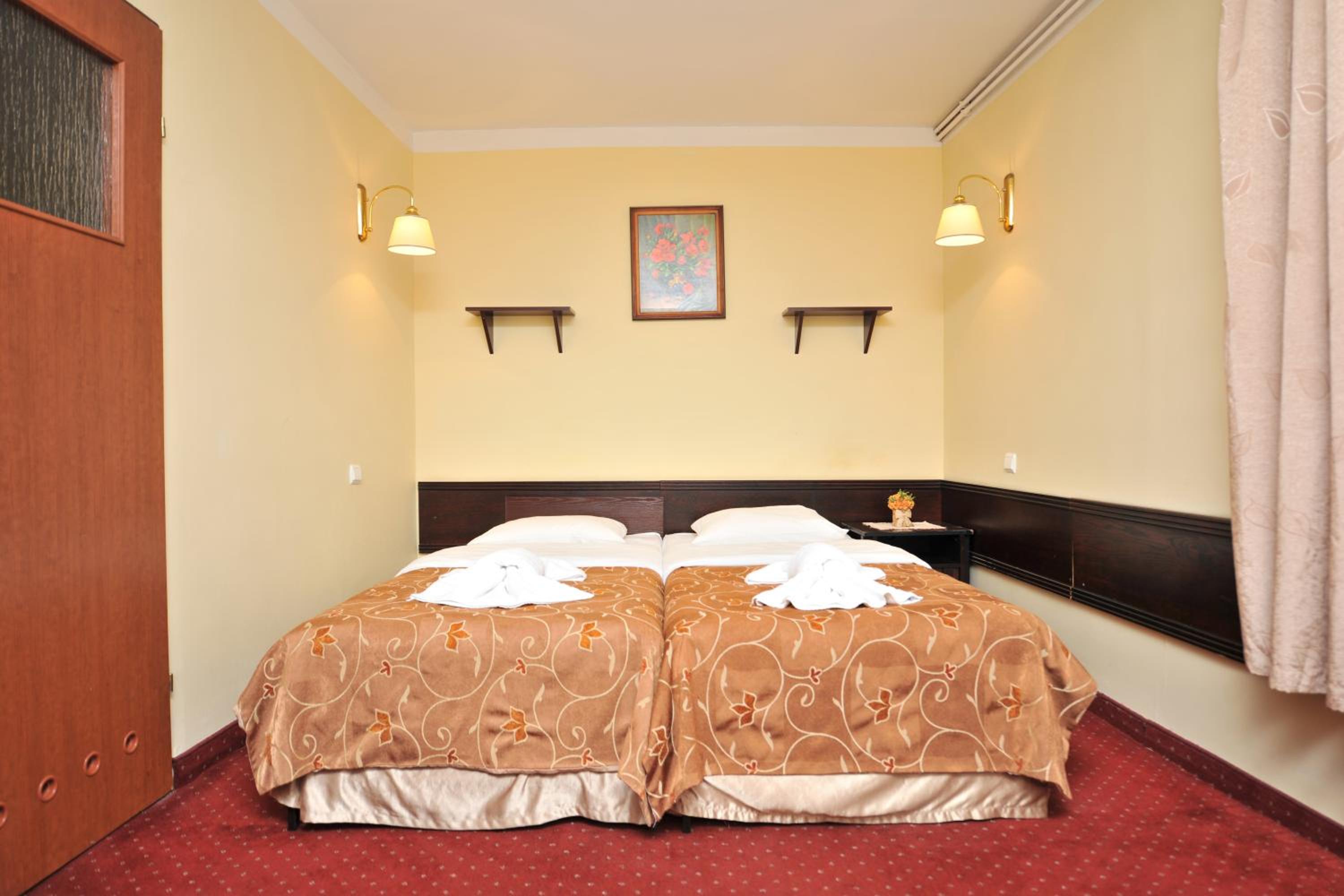 Double or Twin Room - Photo 3