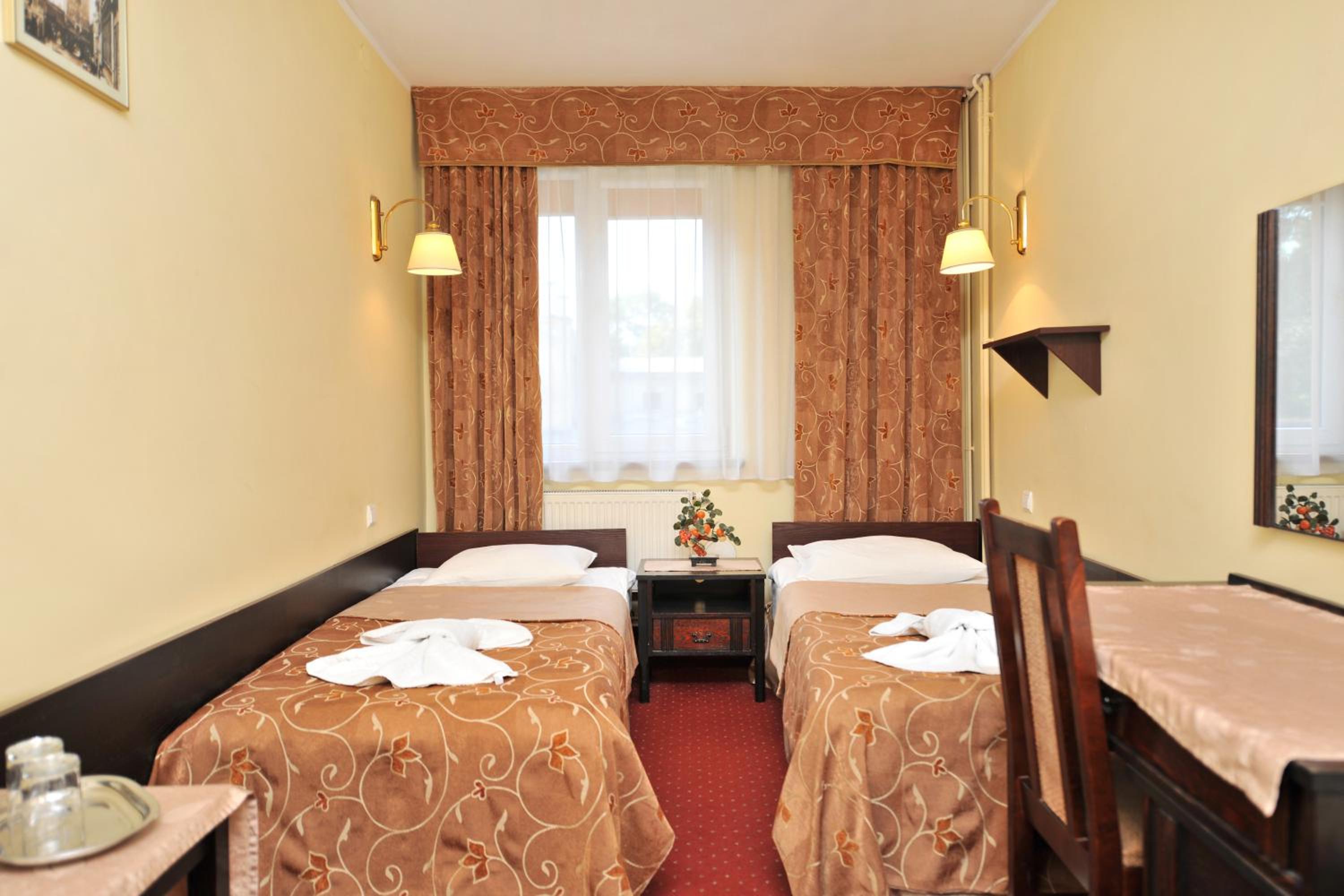 Double or Twin Room - Photo 7