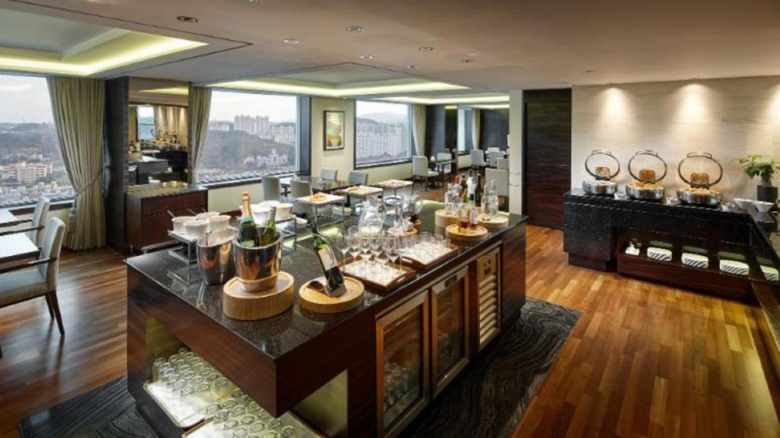 Club Deluxe Double Room With Club Lounge Access For 2 Person - Photo 11