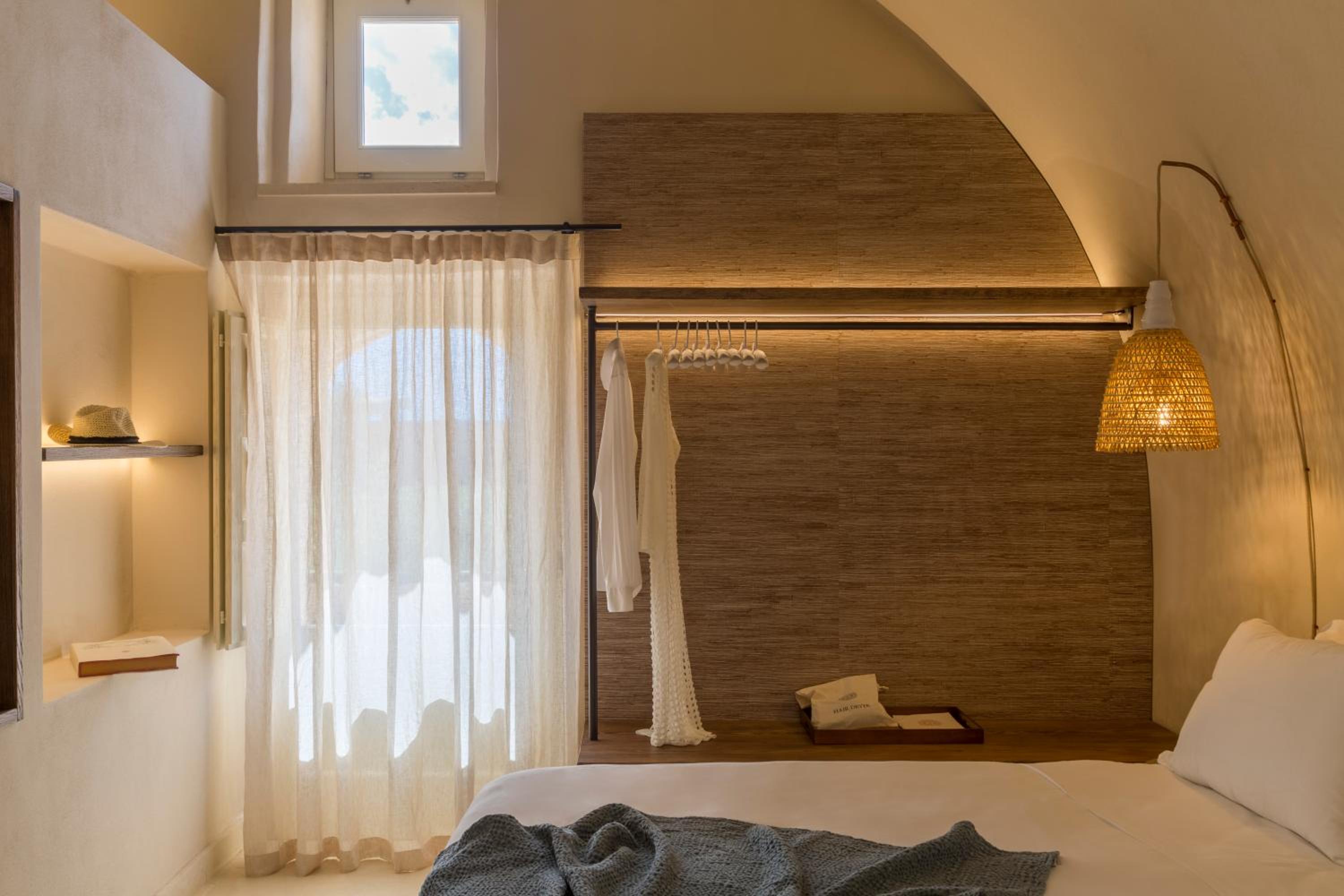 Deluxe Double Room with Balcony - Photo 8