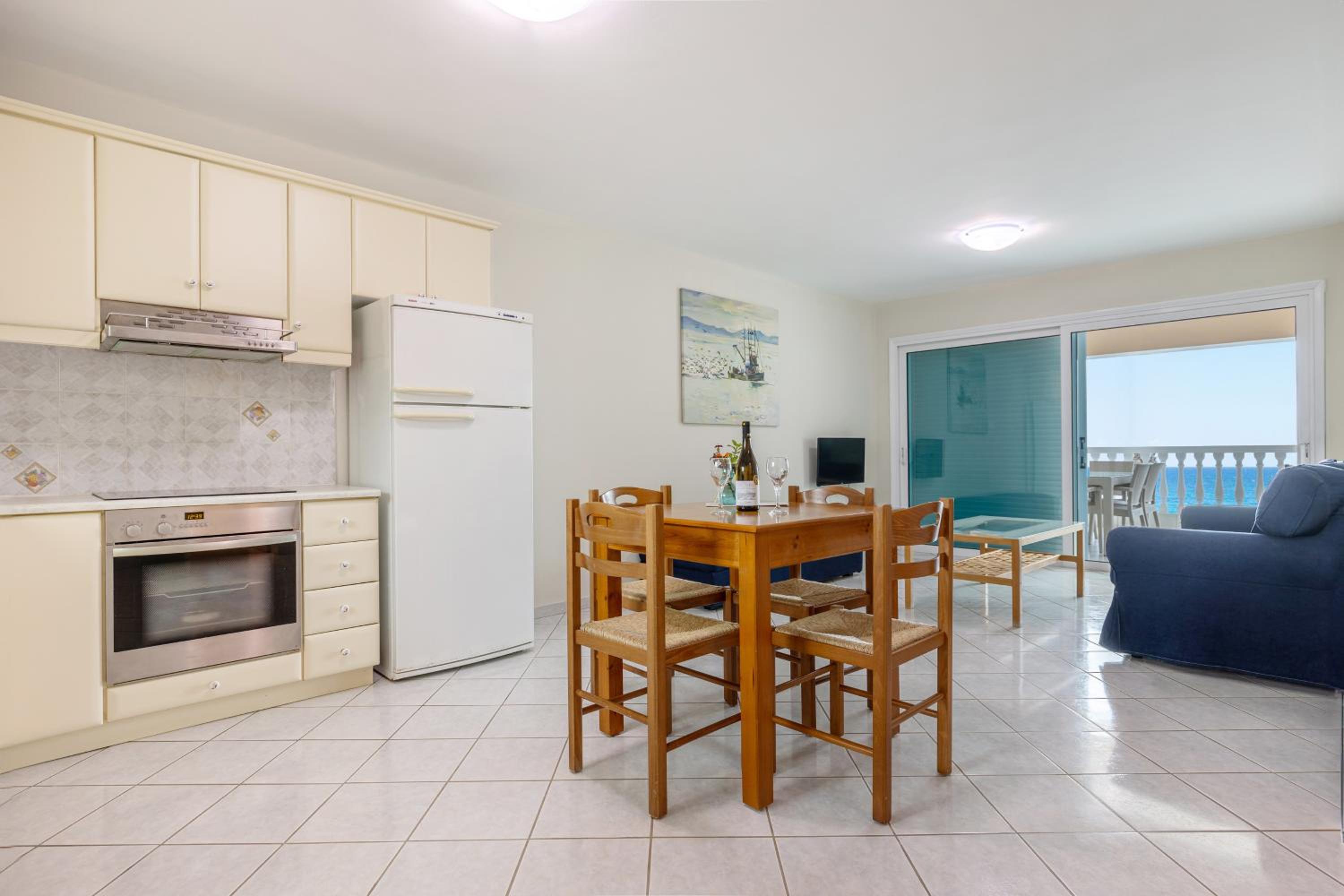 One-Bedroom Apartment with Sea View photo 3