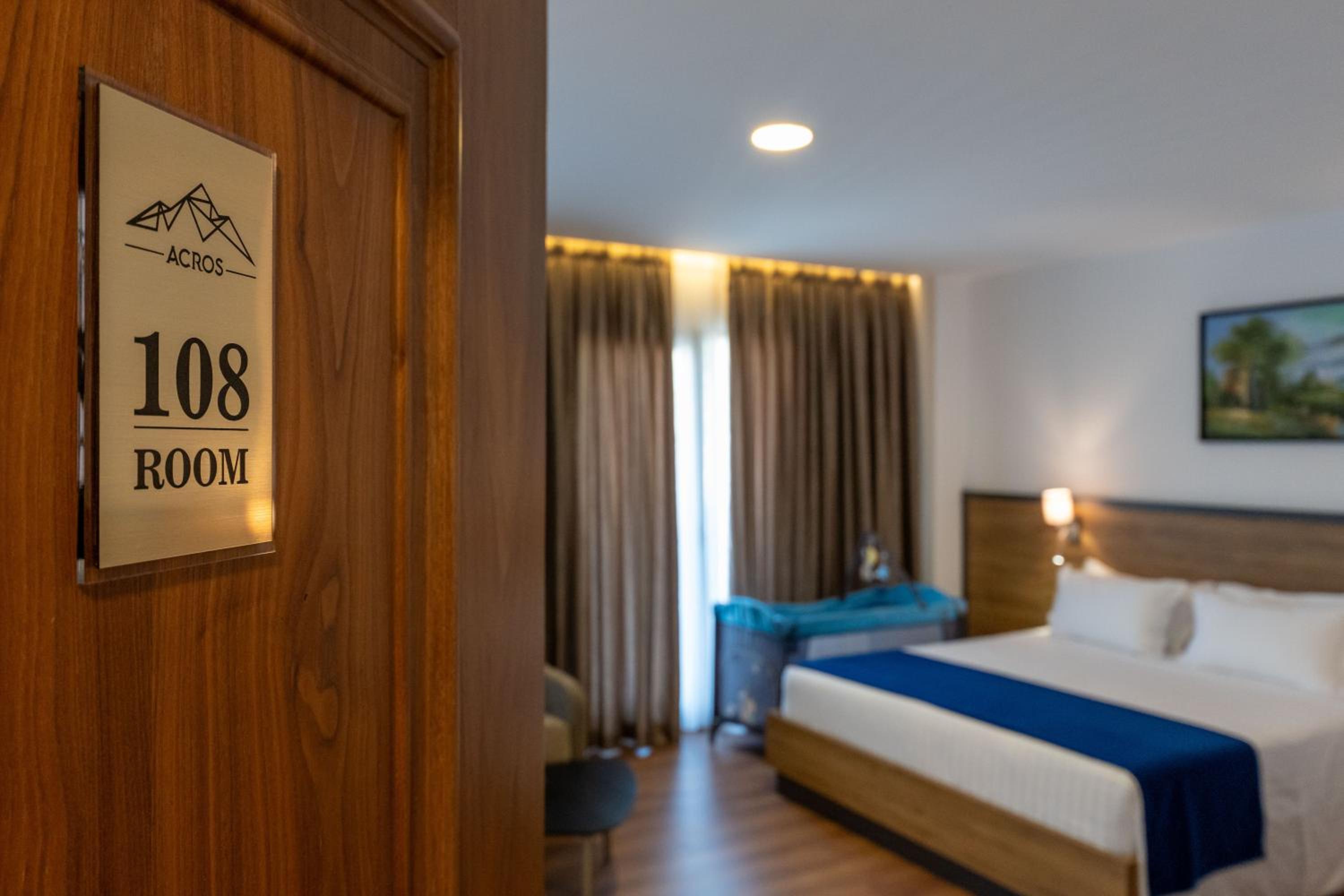Deluxe Double Room with Pool View