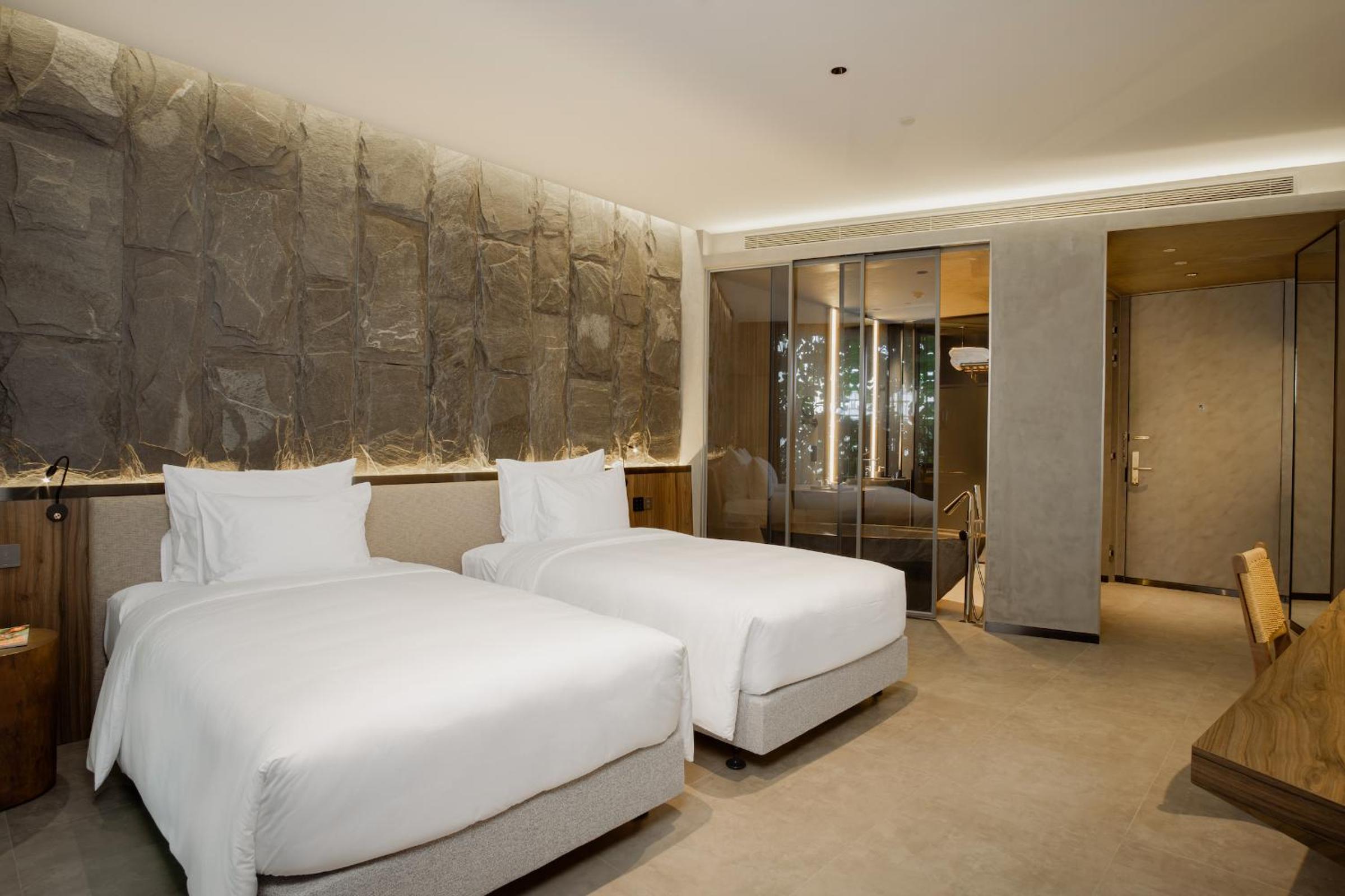 Connecting Family Room with Bathtub - Daily Afternoon Tea Inclusive photo 3
