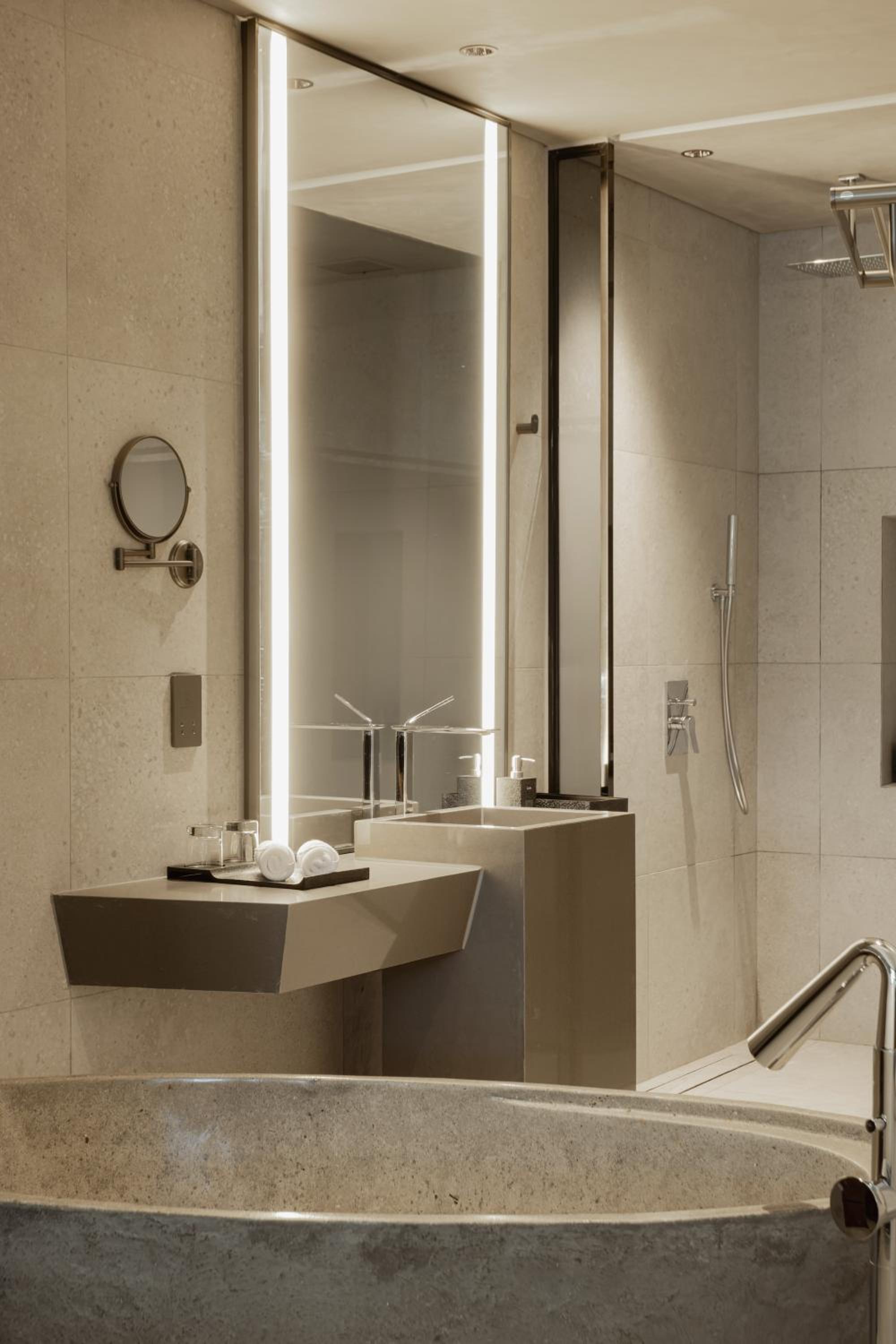 Connecting Family Room with Bathtub - Daily Afternoon Tea Inclusive